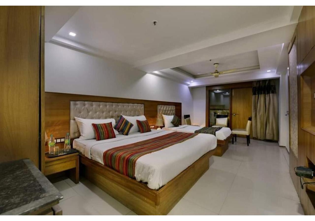 Suite with Pool View photo 3