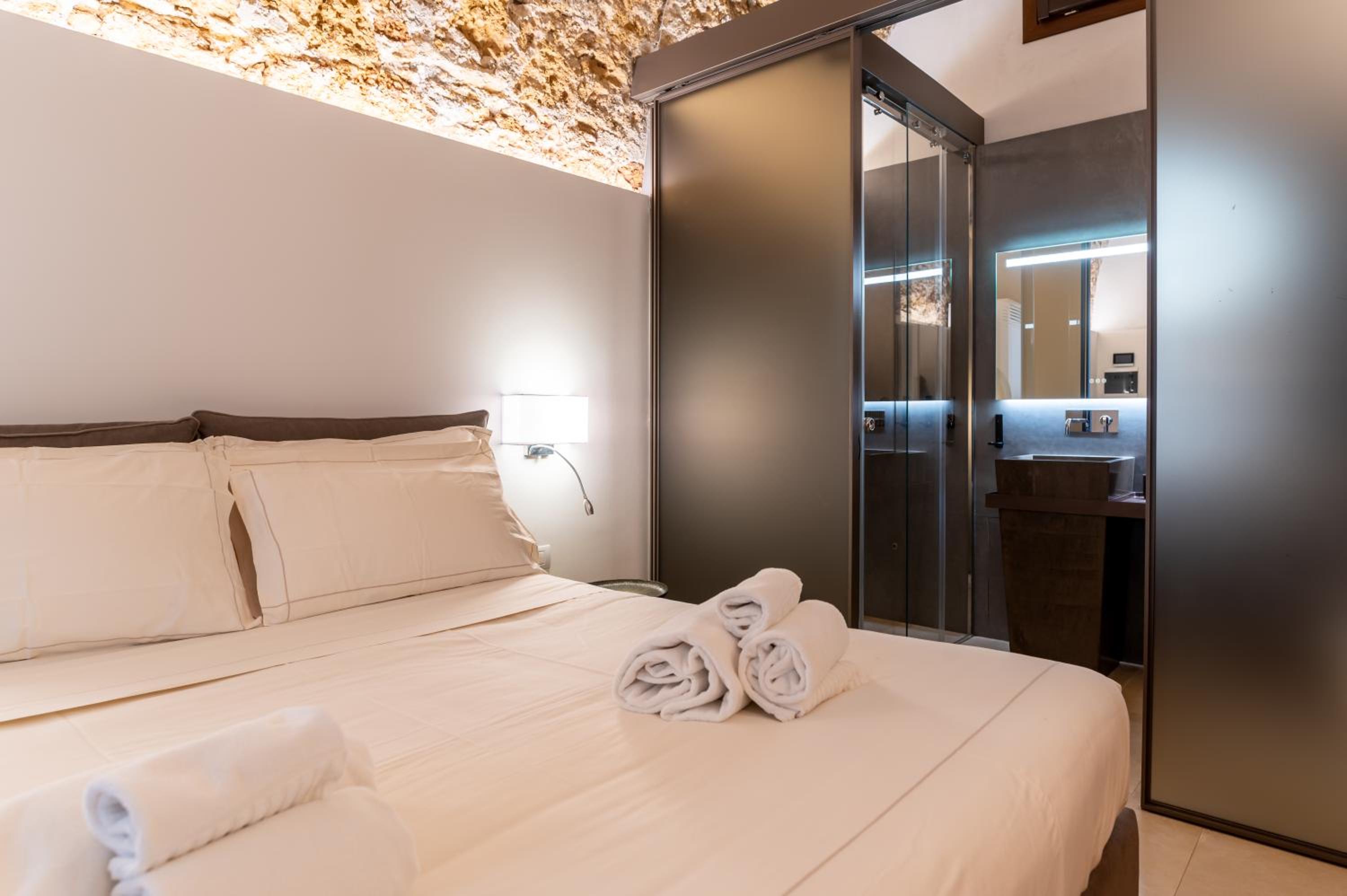 Standard Double Room - Photo 4