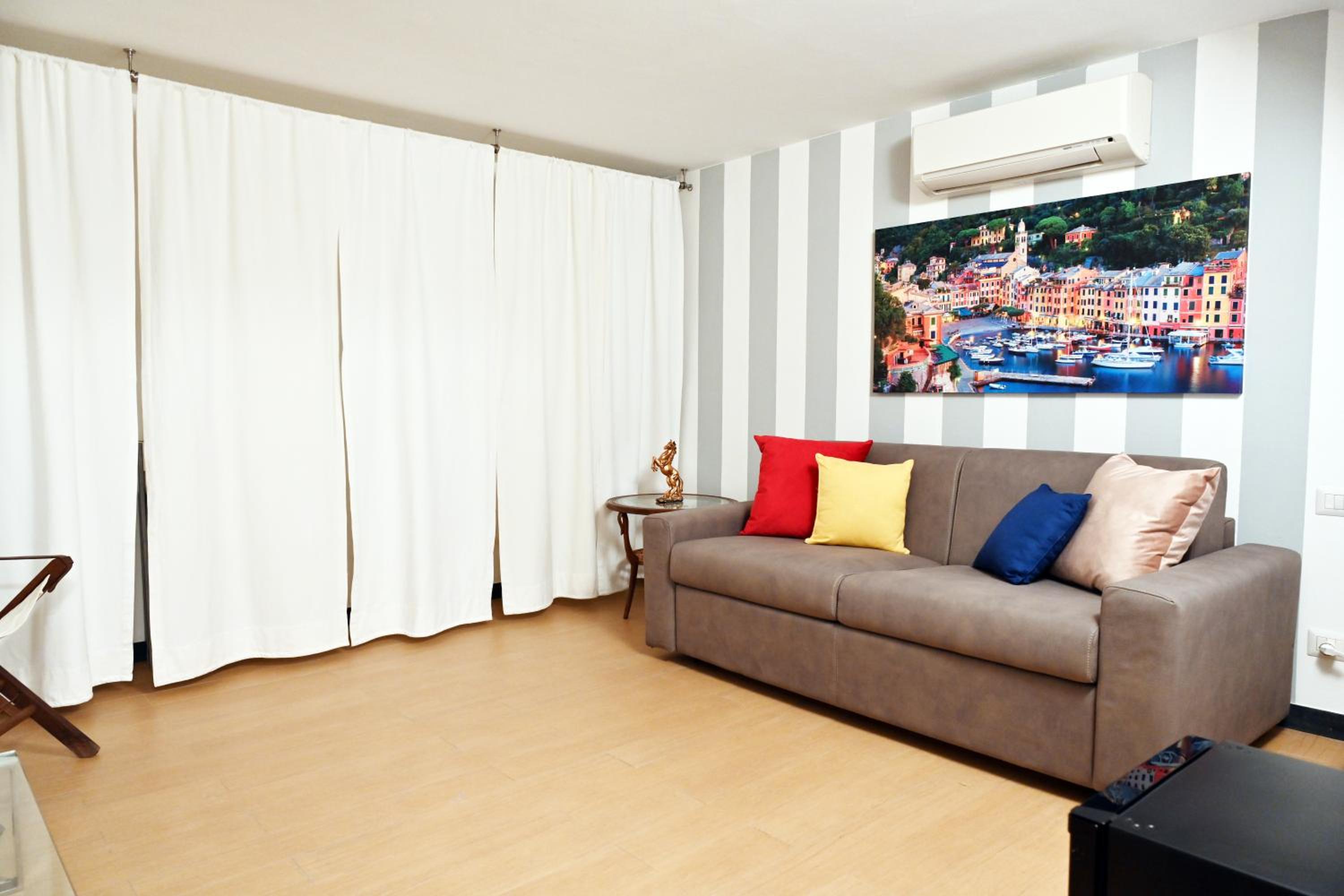 One-Bedroom Apartment photo 2