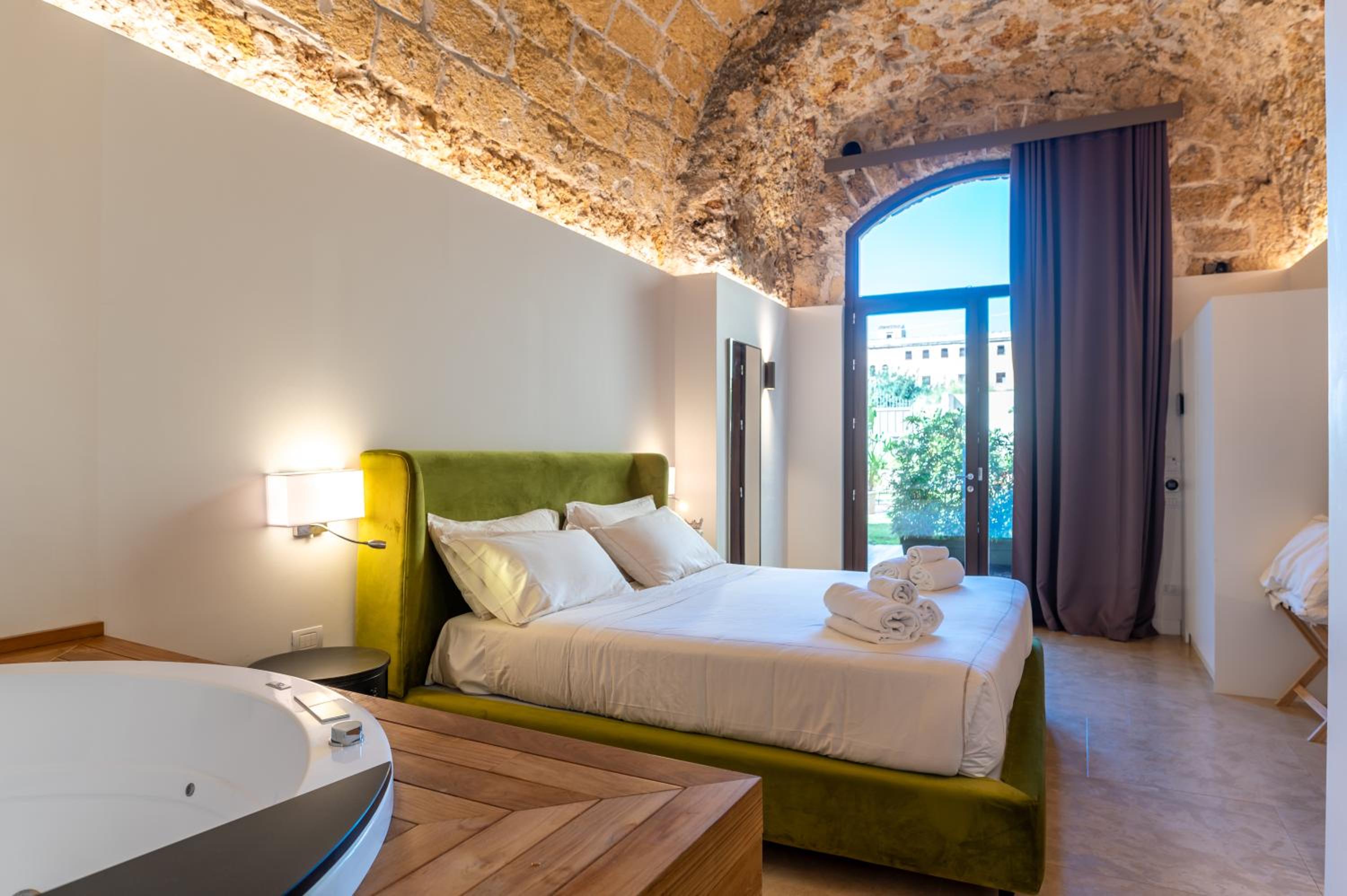 King Room with Spa Bath photo 3