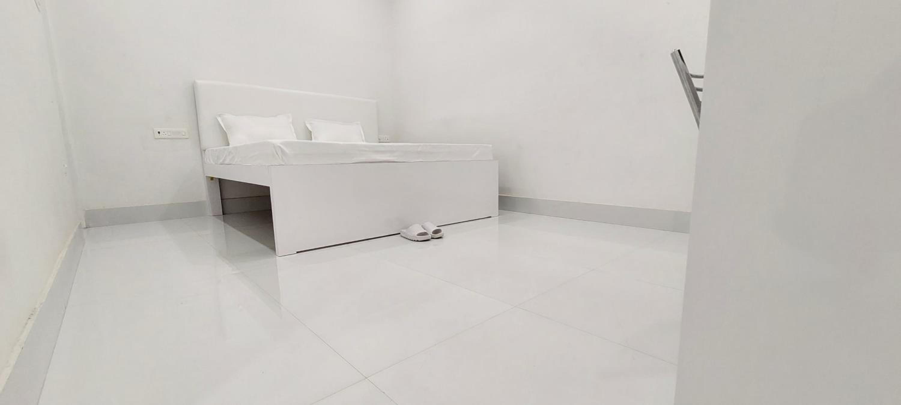 Large Double Room photo 1