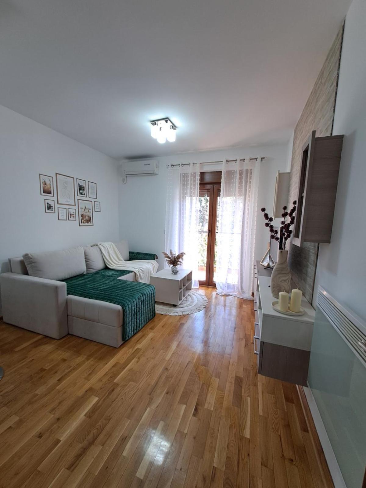 One-Bedroom Apartment photo 3