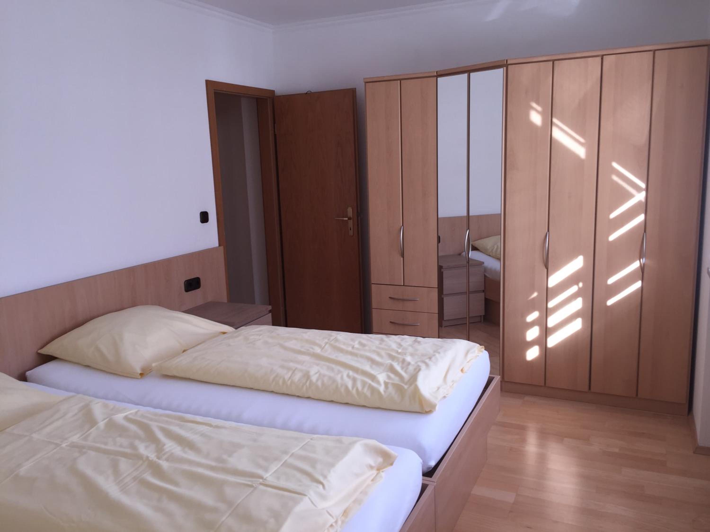 Apartment with Balcony - Photo 4
