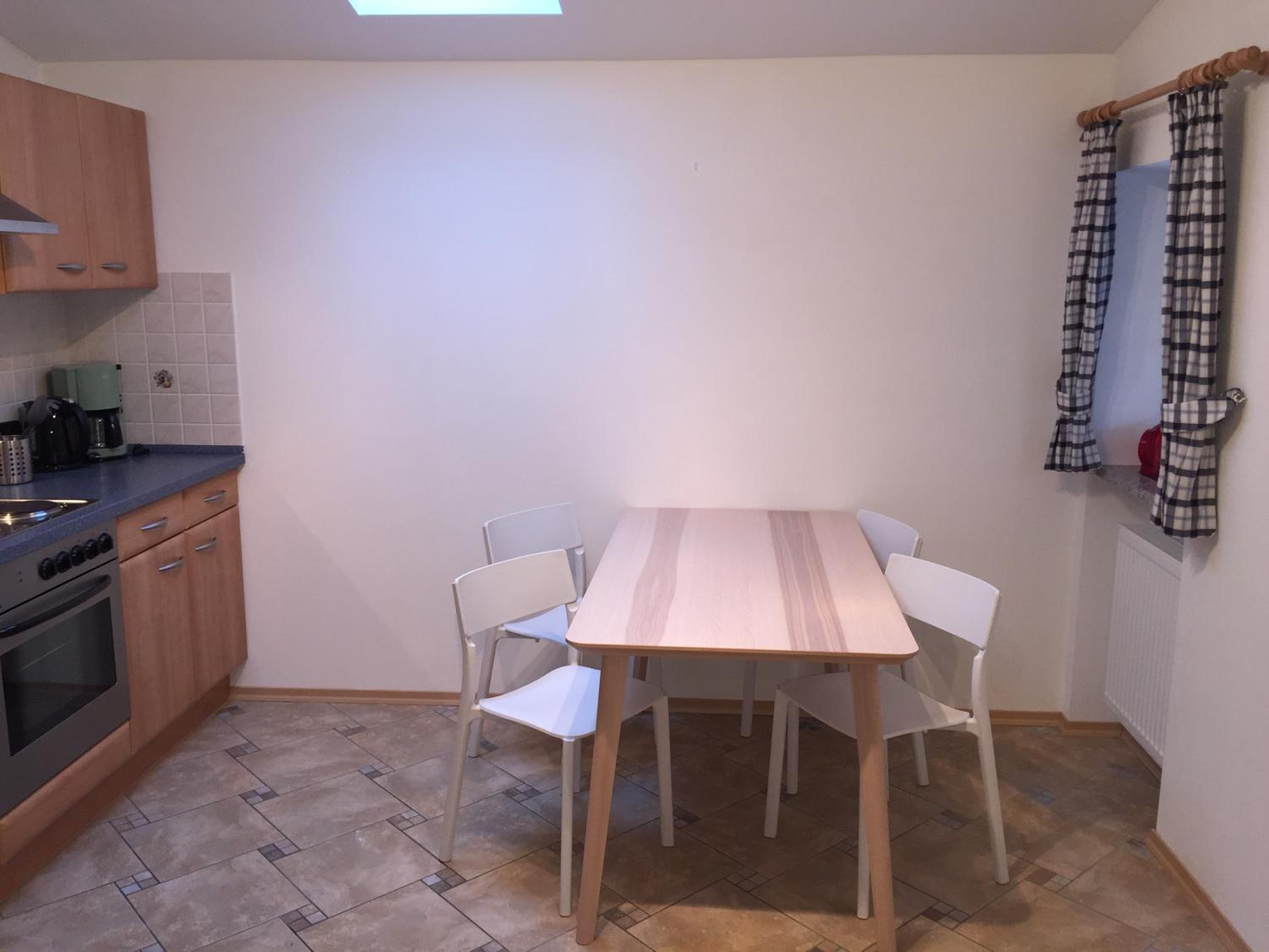 Apartment with Balcony - Photo 5