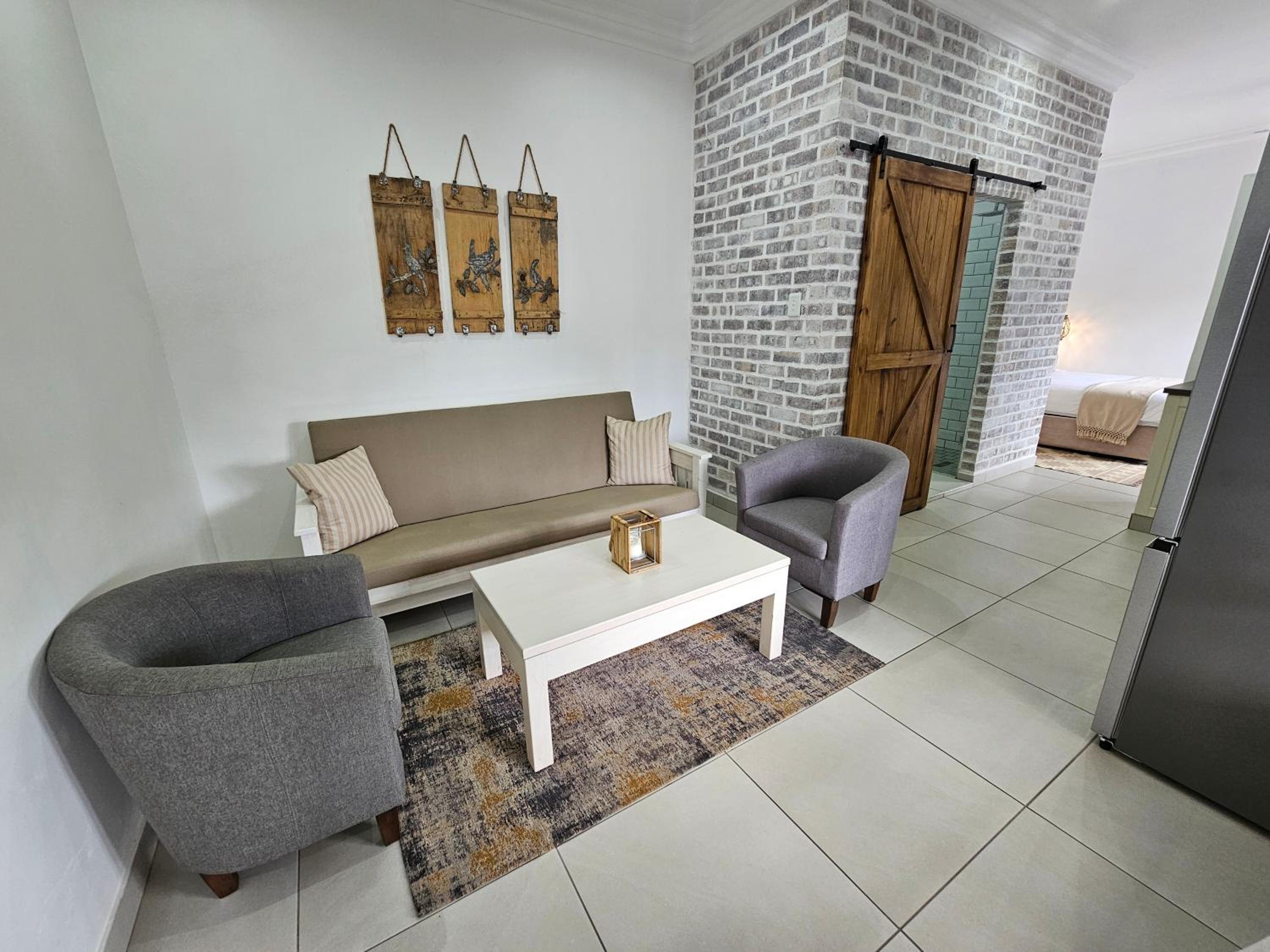 Apartment with Balcony - Photo 10