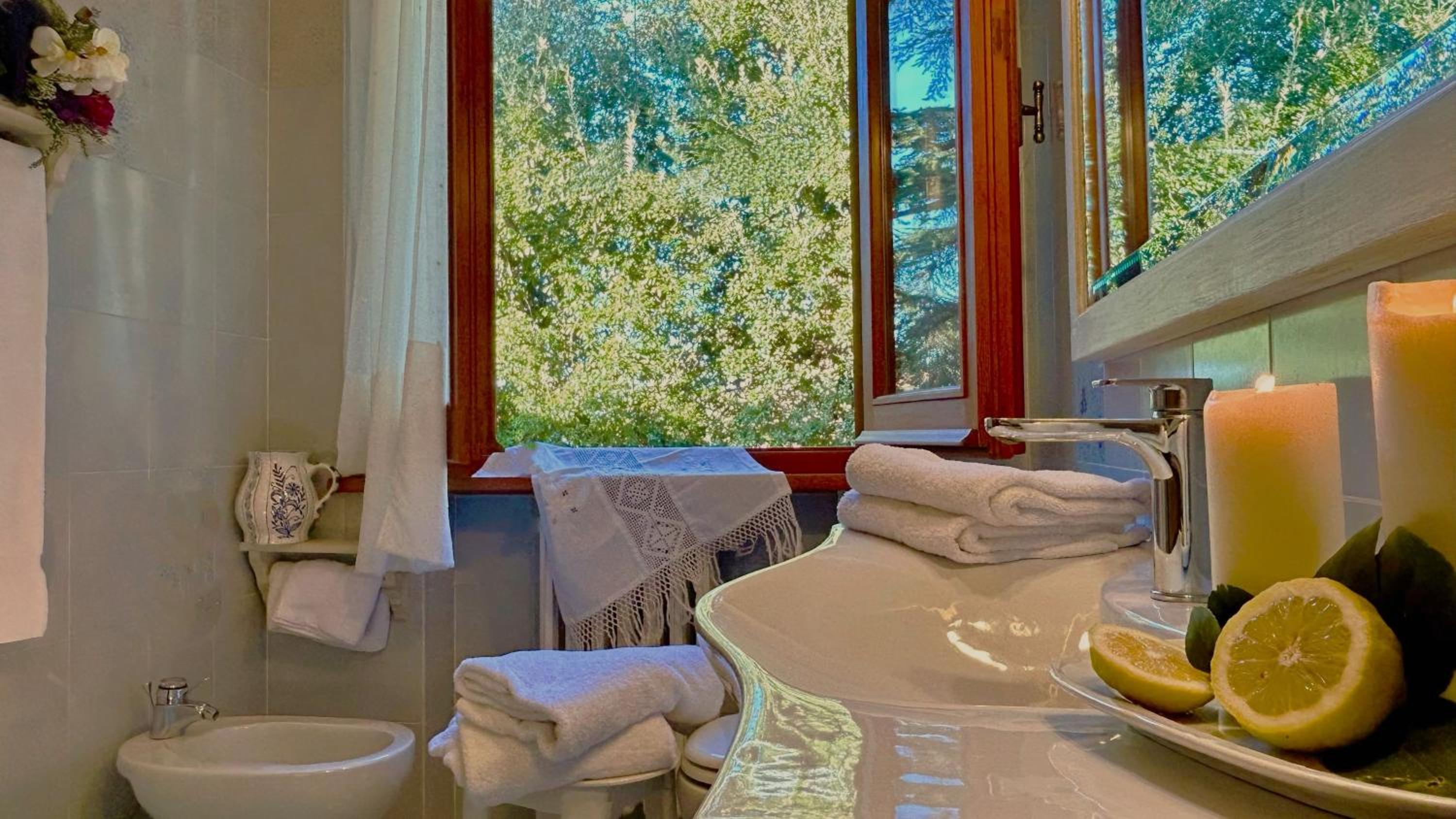 Suite with Balcony - Photo 4