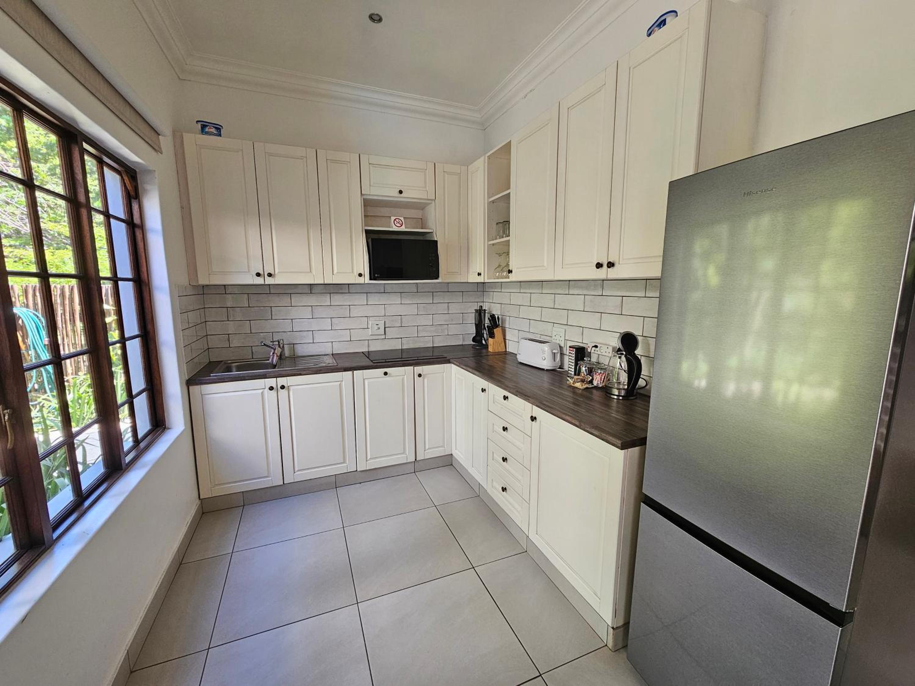 Two-Bedroom Apartment with Pool View - Photo 2