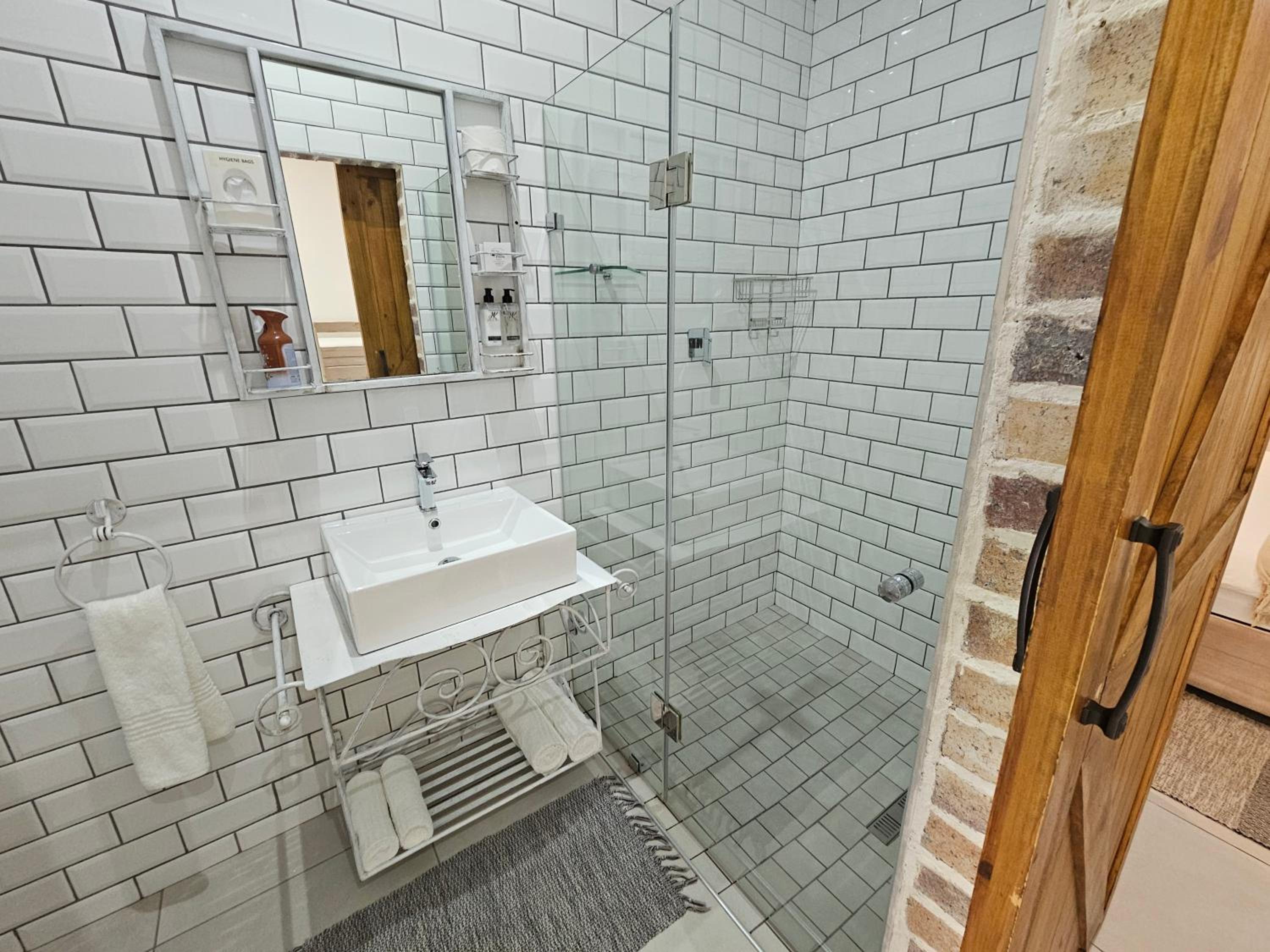 Two-Bedroom Apartment with Pool View - Photo 17