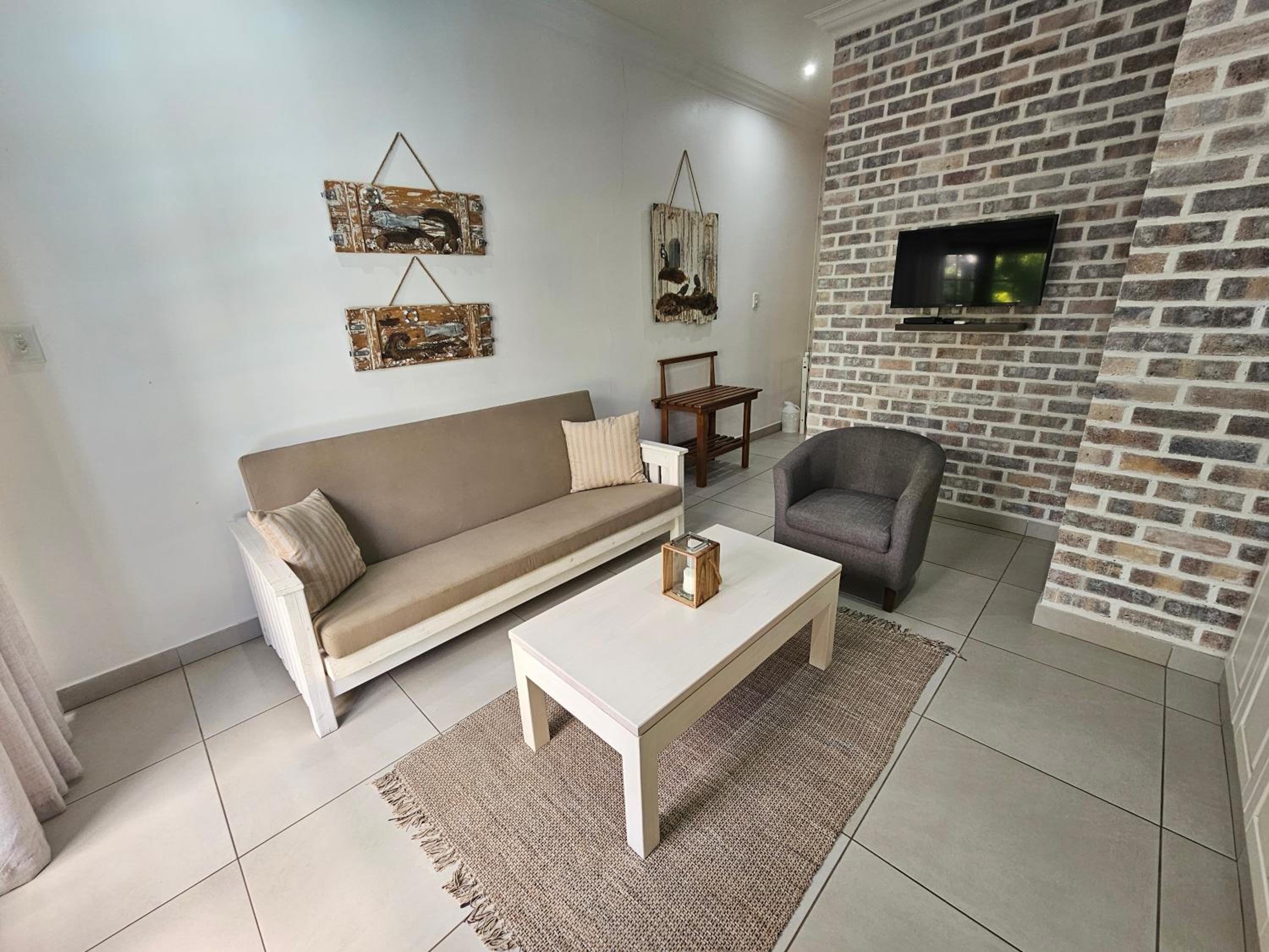 One-Bedroom Apartment with Pool View - Photo 1