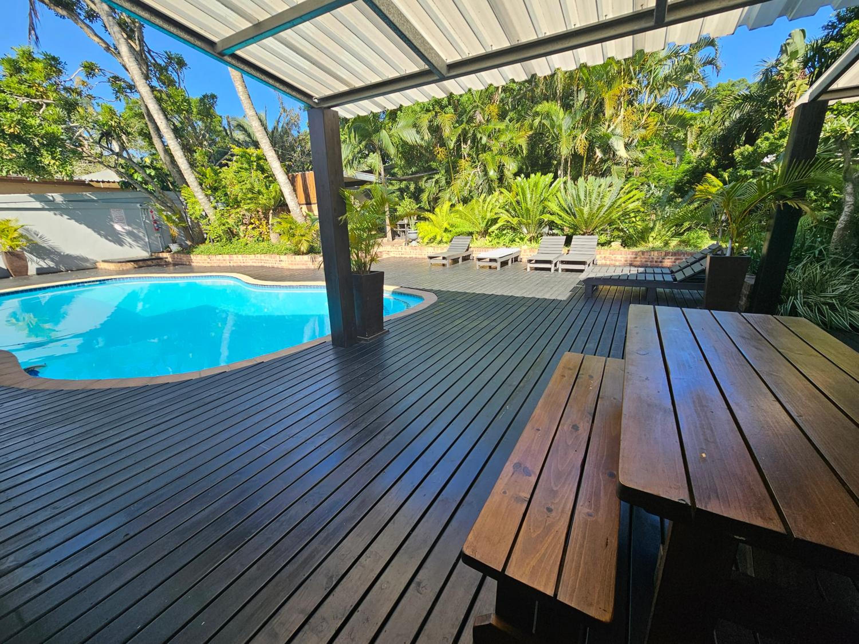 One-Bedroom Apartment with Pool View - Photo 7