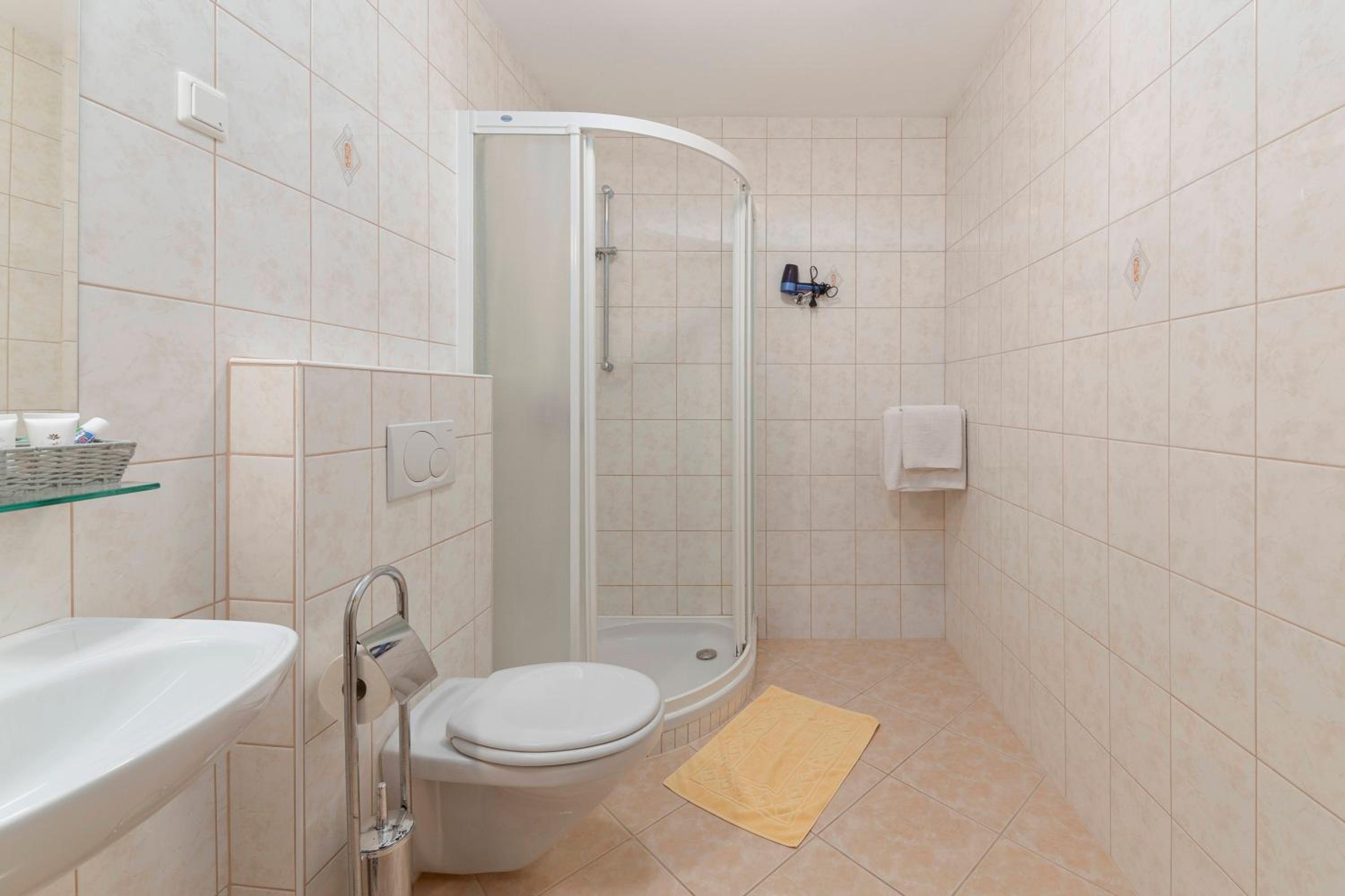 Double Room - Photo 4