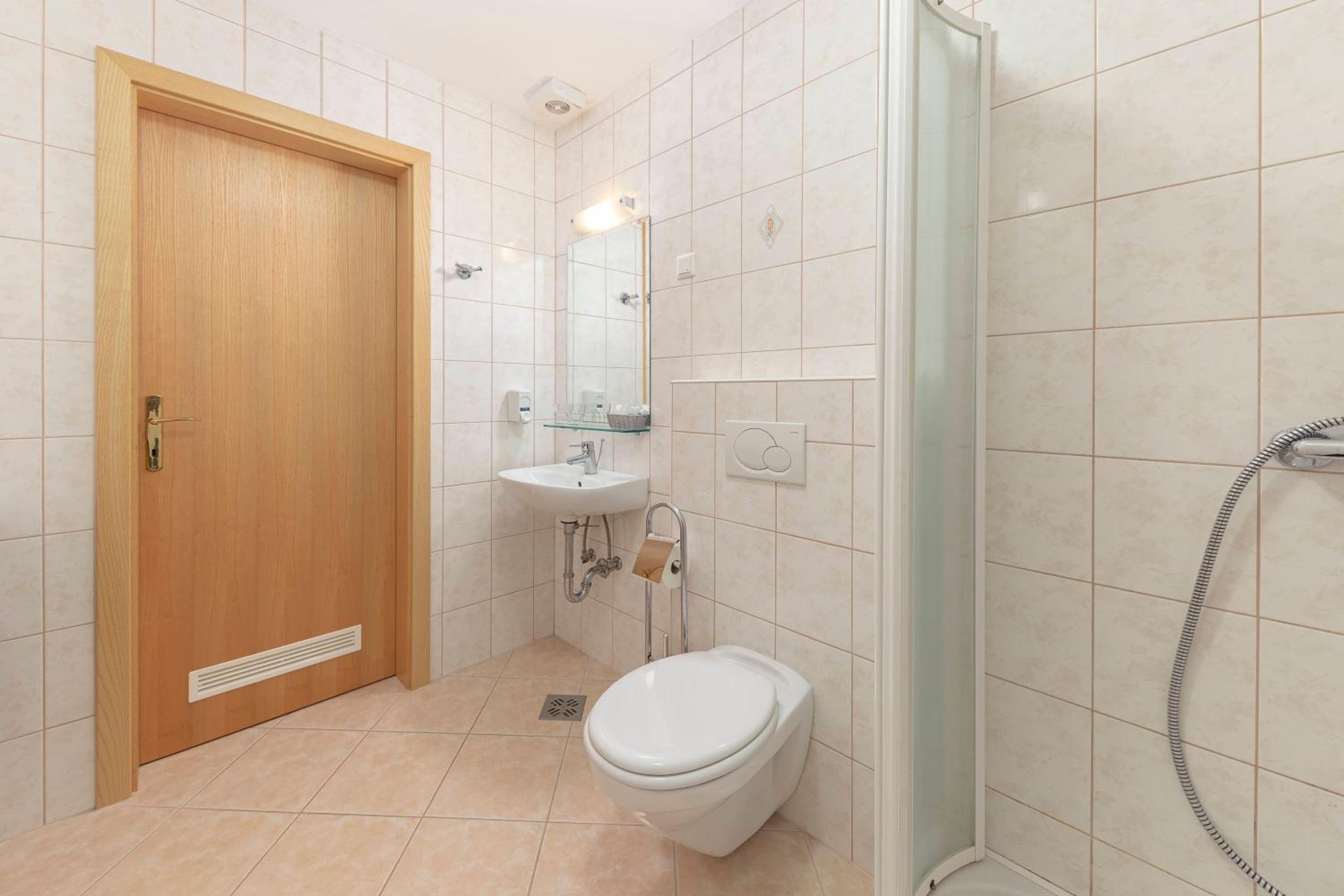 Double Room - Photo 5