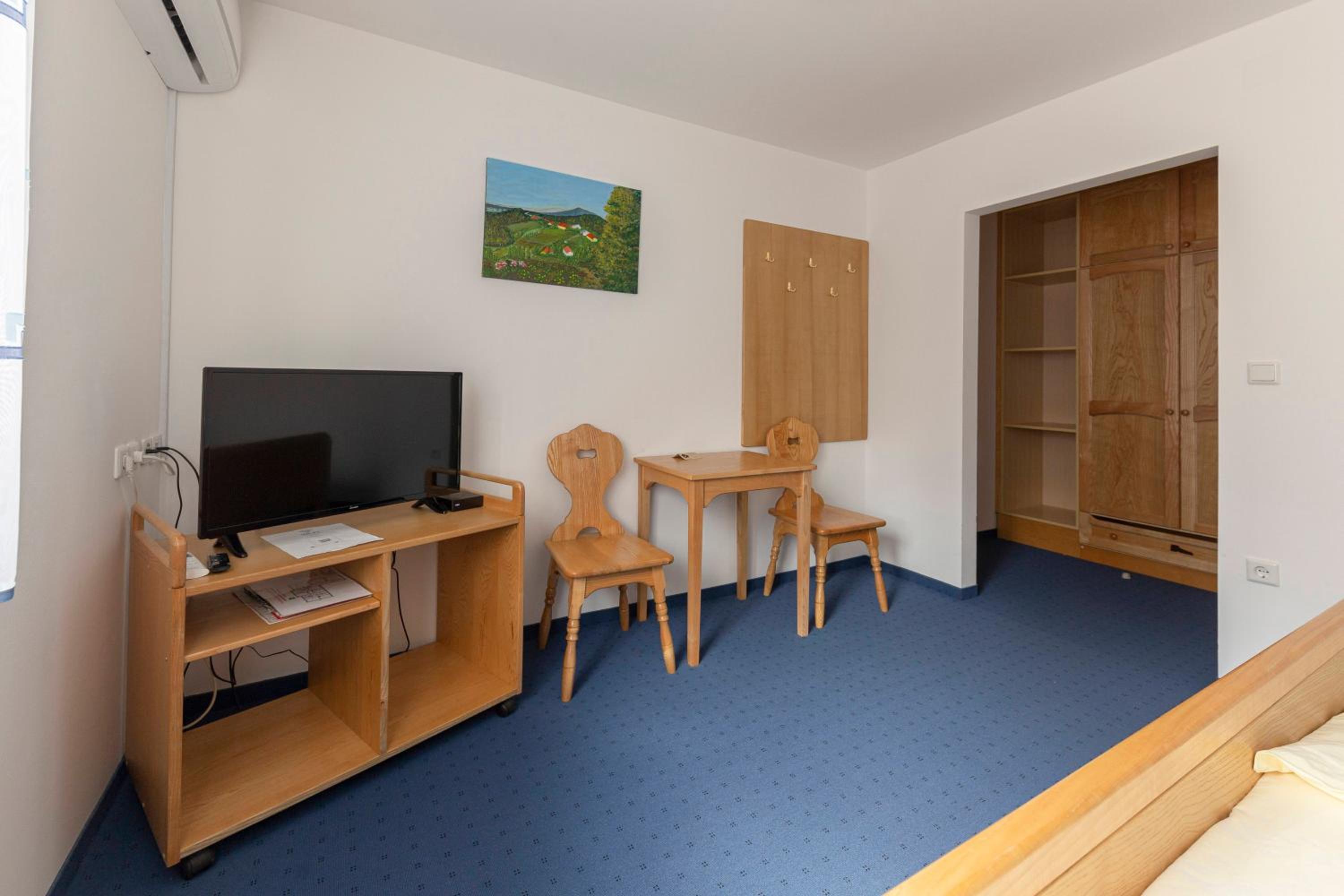 Double Room - Photo 2