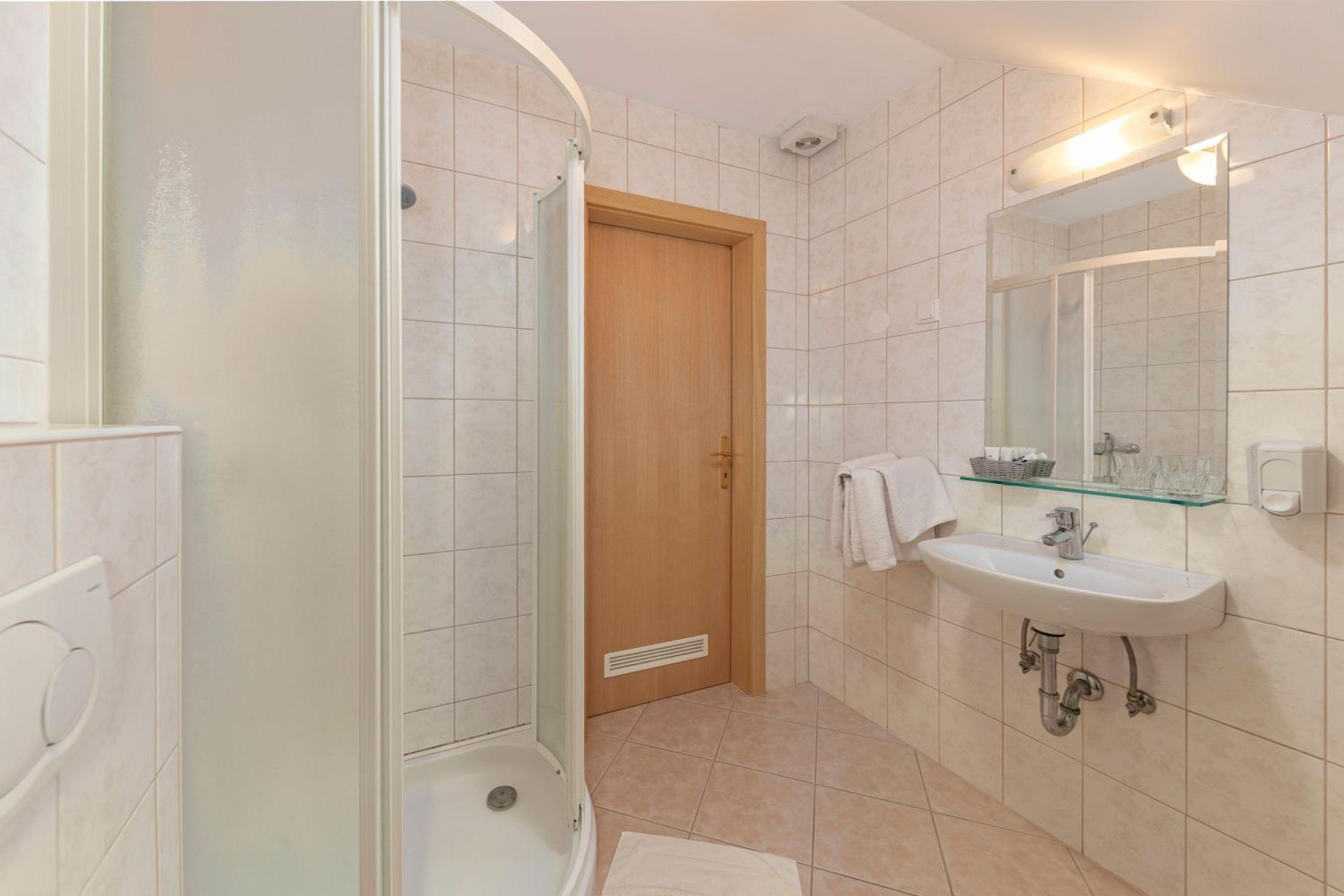 Standard Double Room - Photo 2