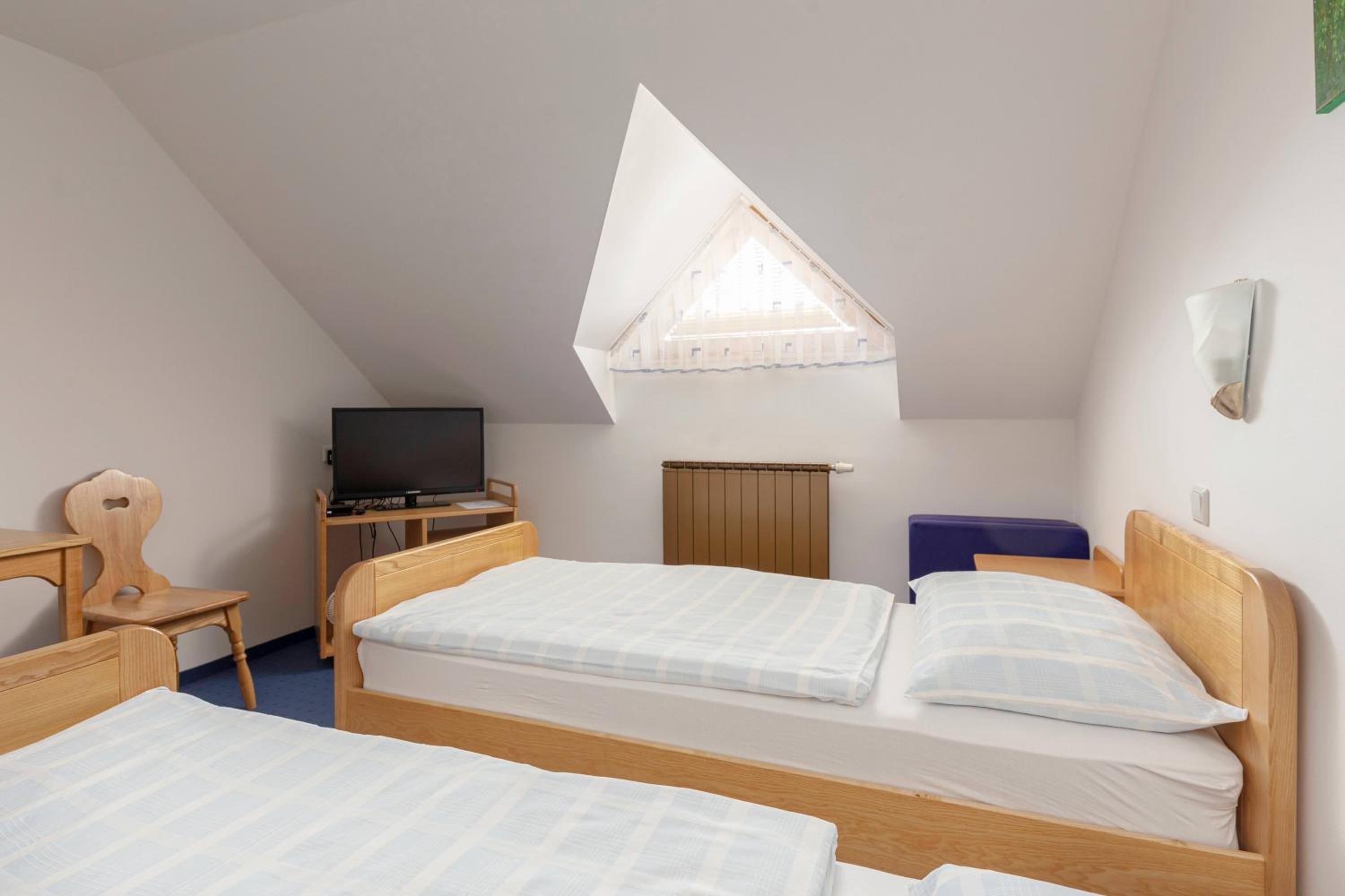 Standard Double Room - Photo 7
