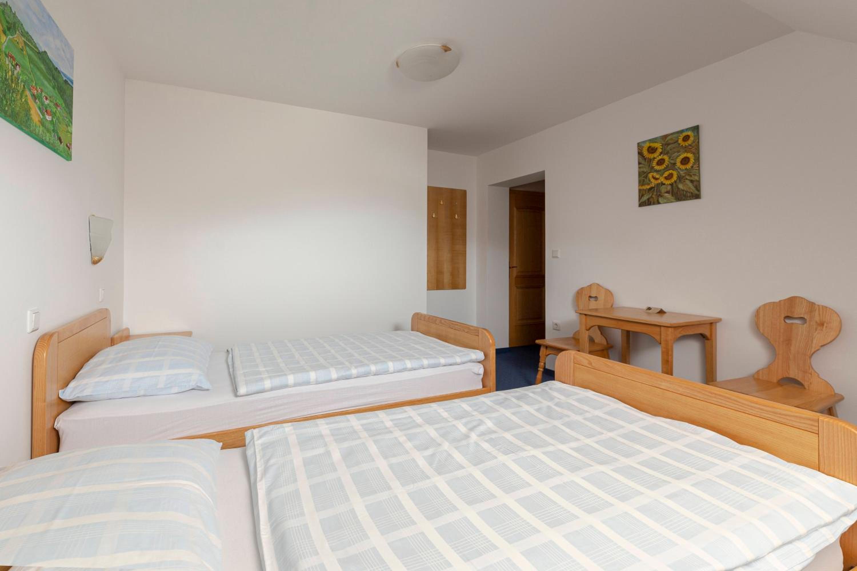 Standard Double Room - Photo 10