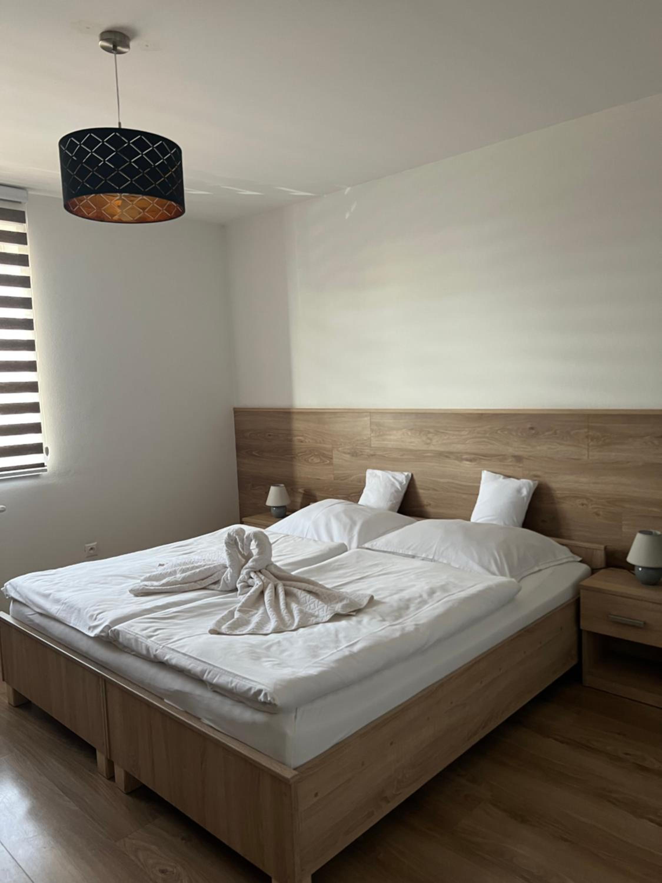 Large Double Room - Photo 2
