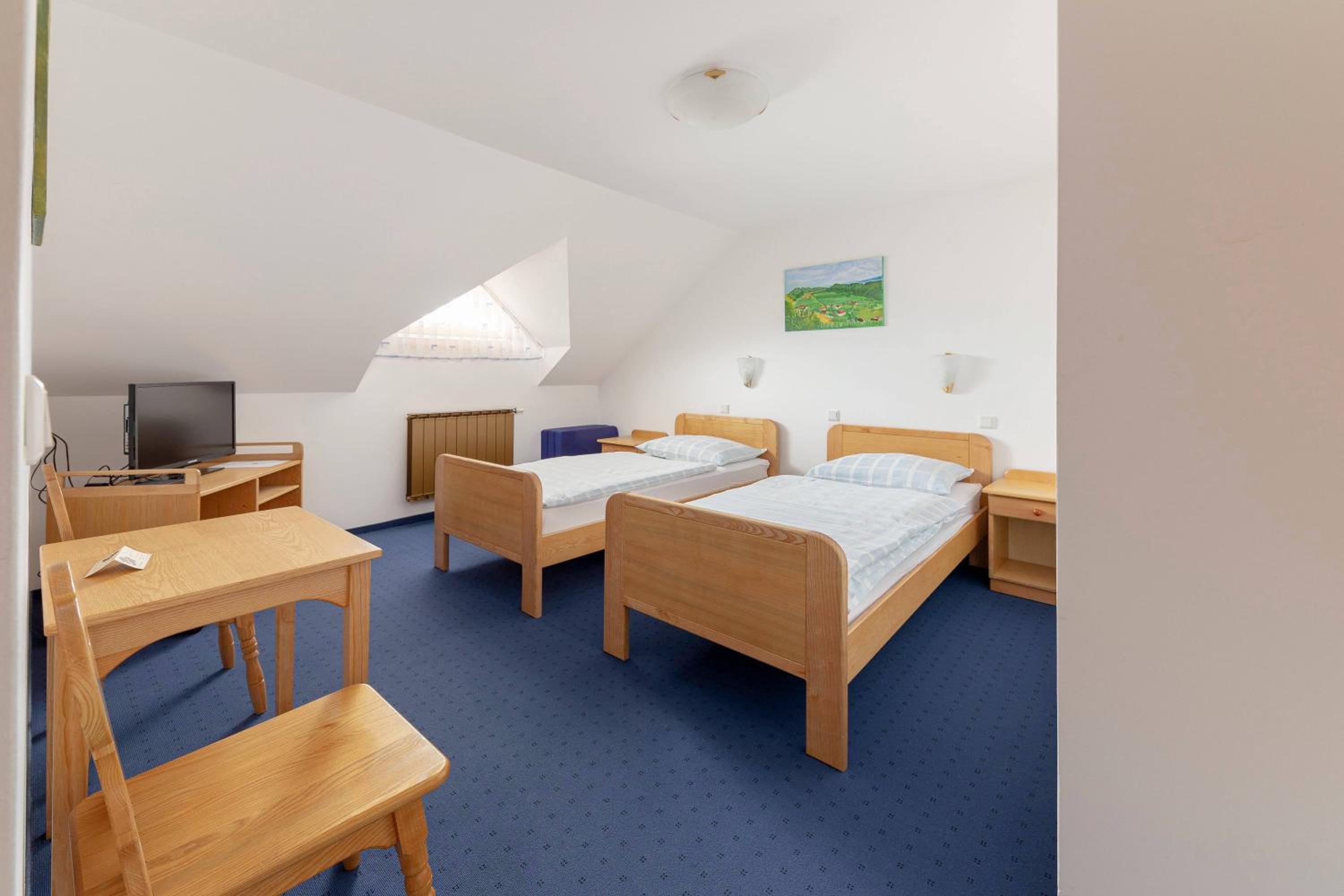 Standard Double Room - Photo 8