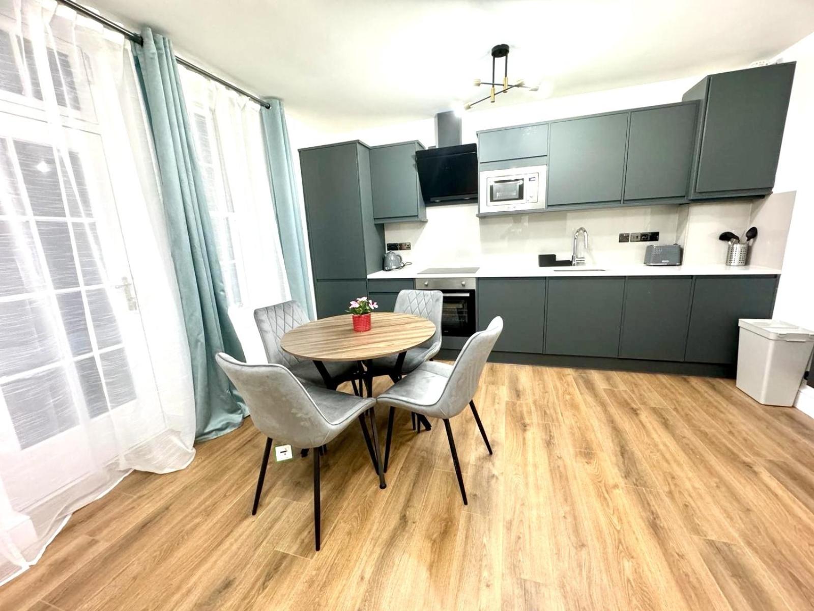One-Bedroom Apartment photo 2