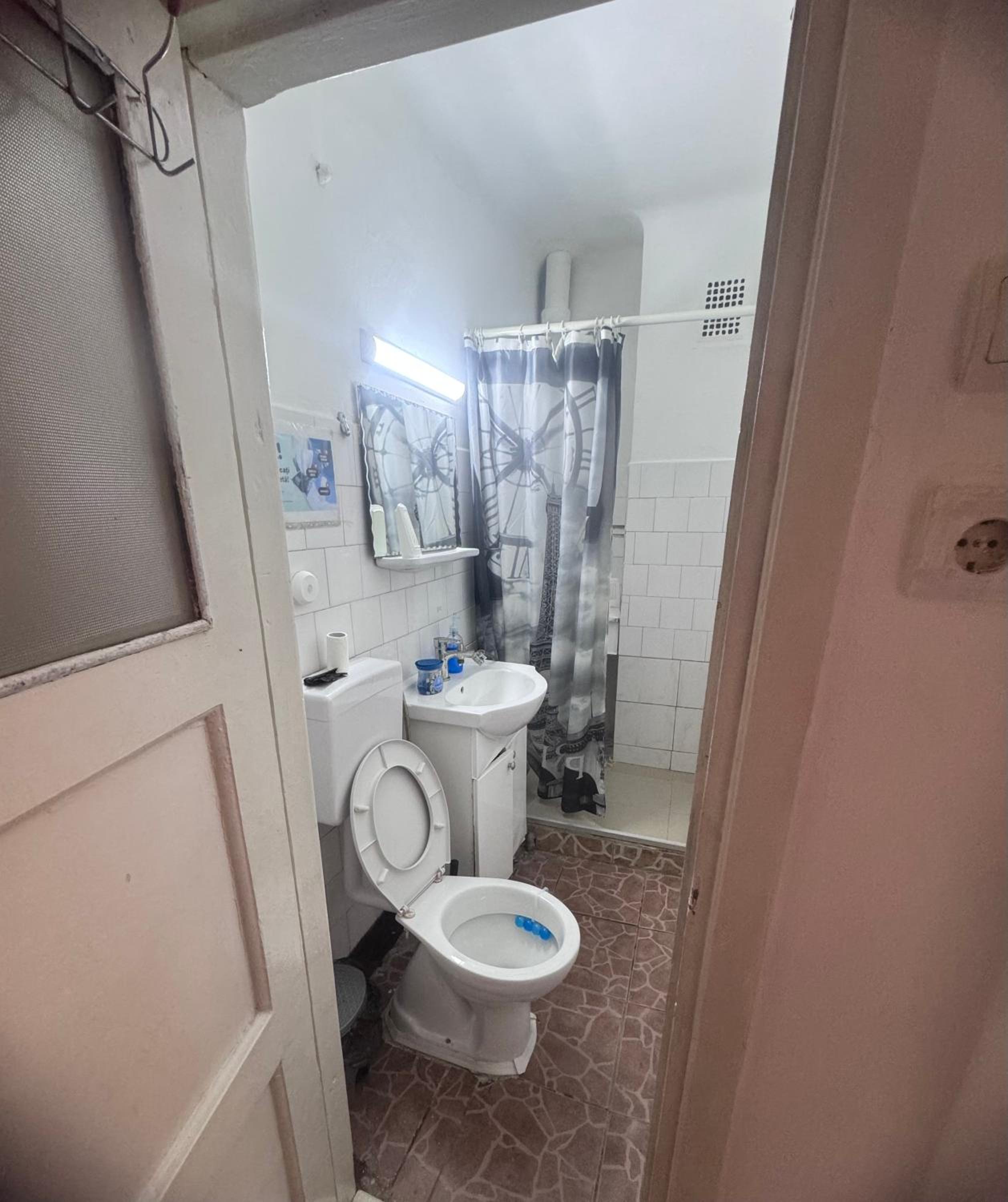 One-Bedroom Apartment with Balcony photo 2