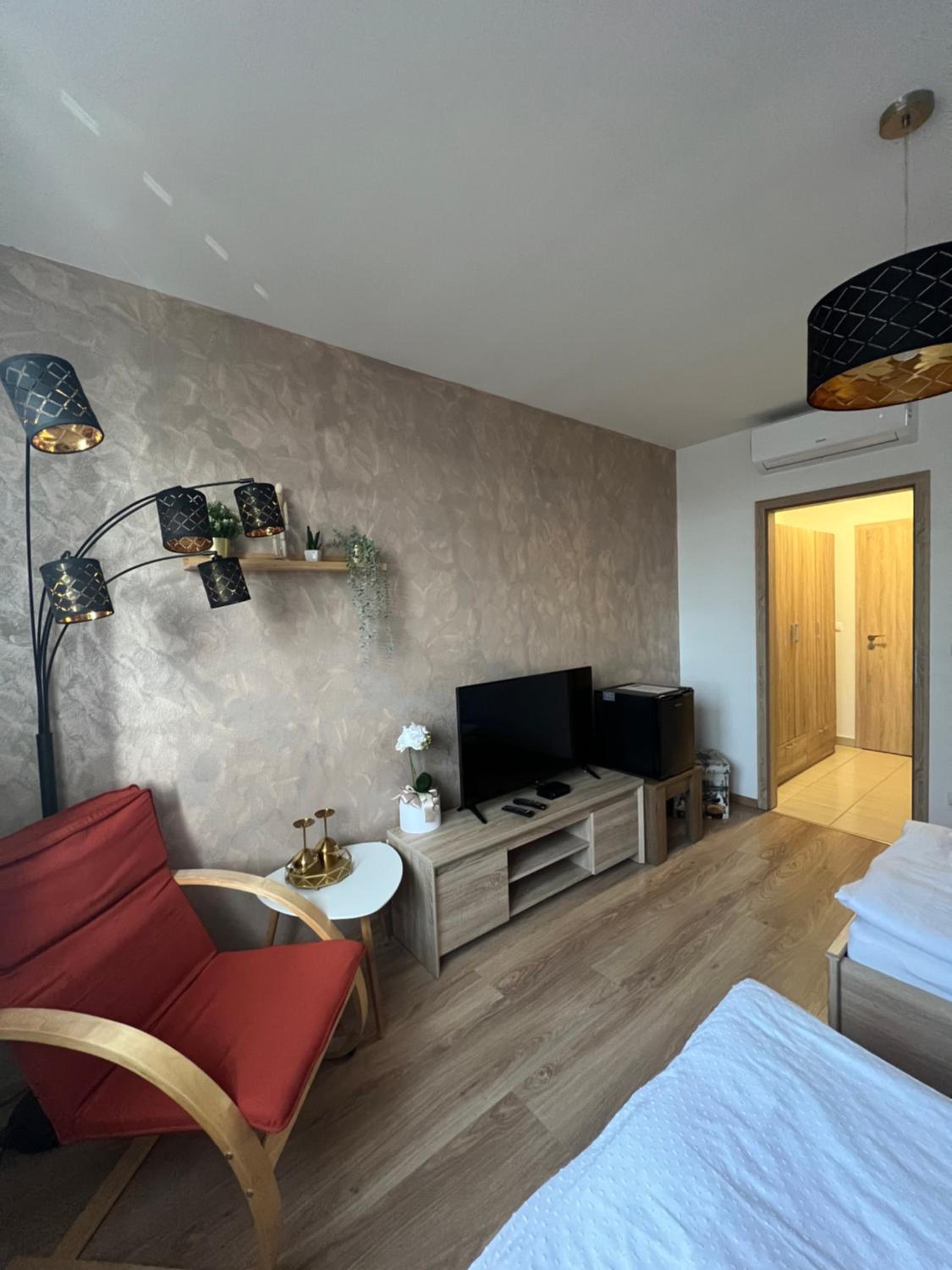 Standard Twin Room - Photo 4