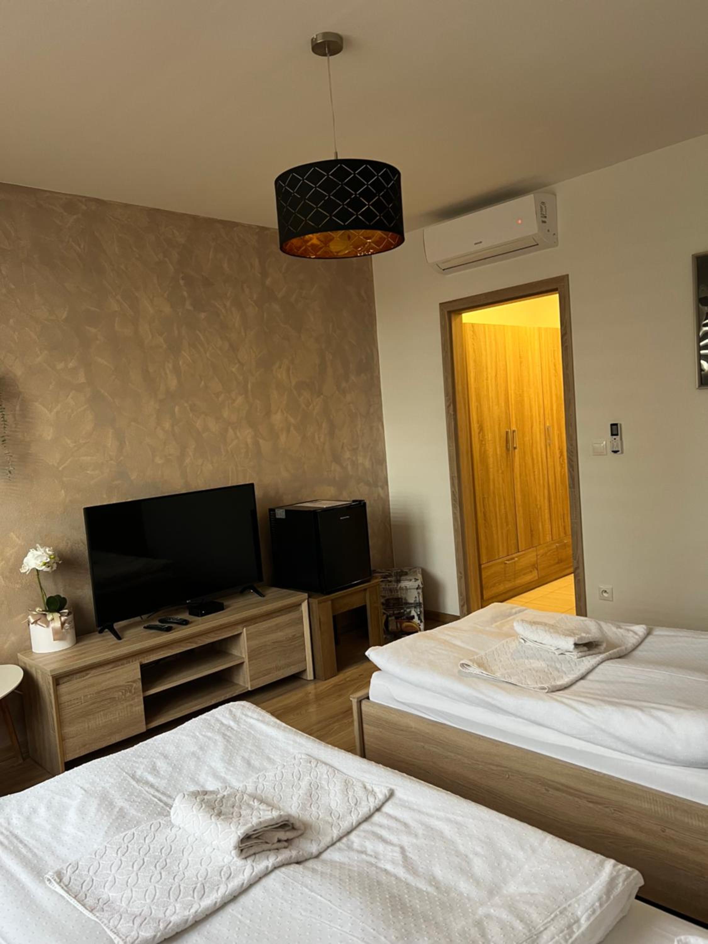 Standard Twin Room - Photo 5