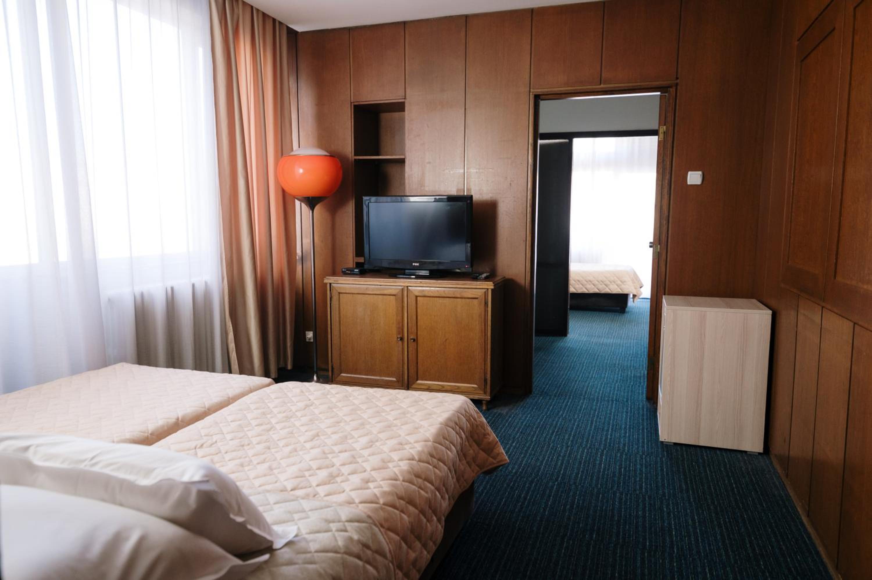 Quintuple Room - Photo 1