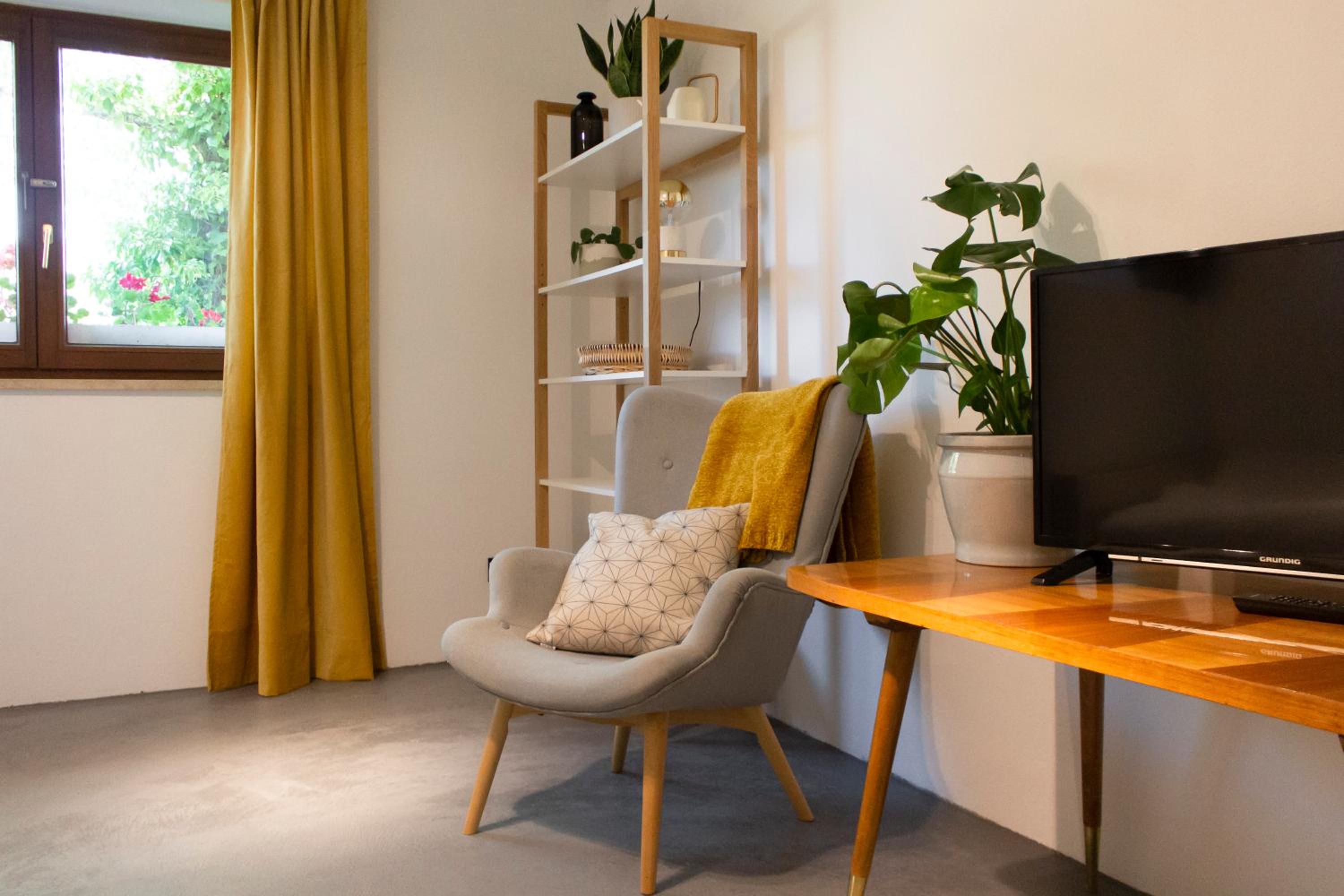 One-Bedroom Apartment photo 1