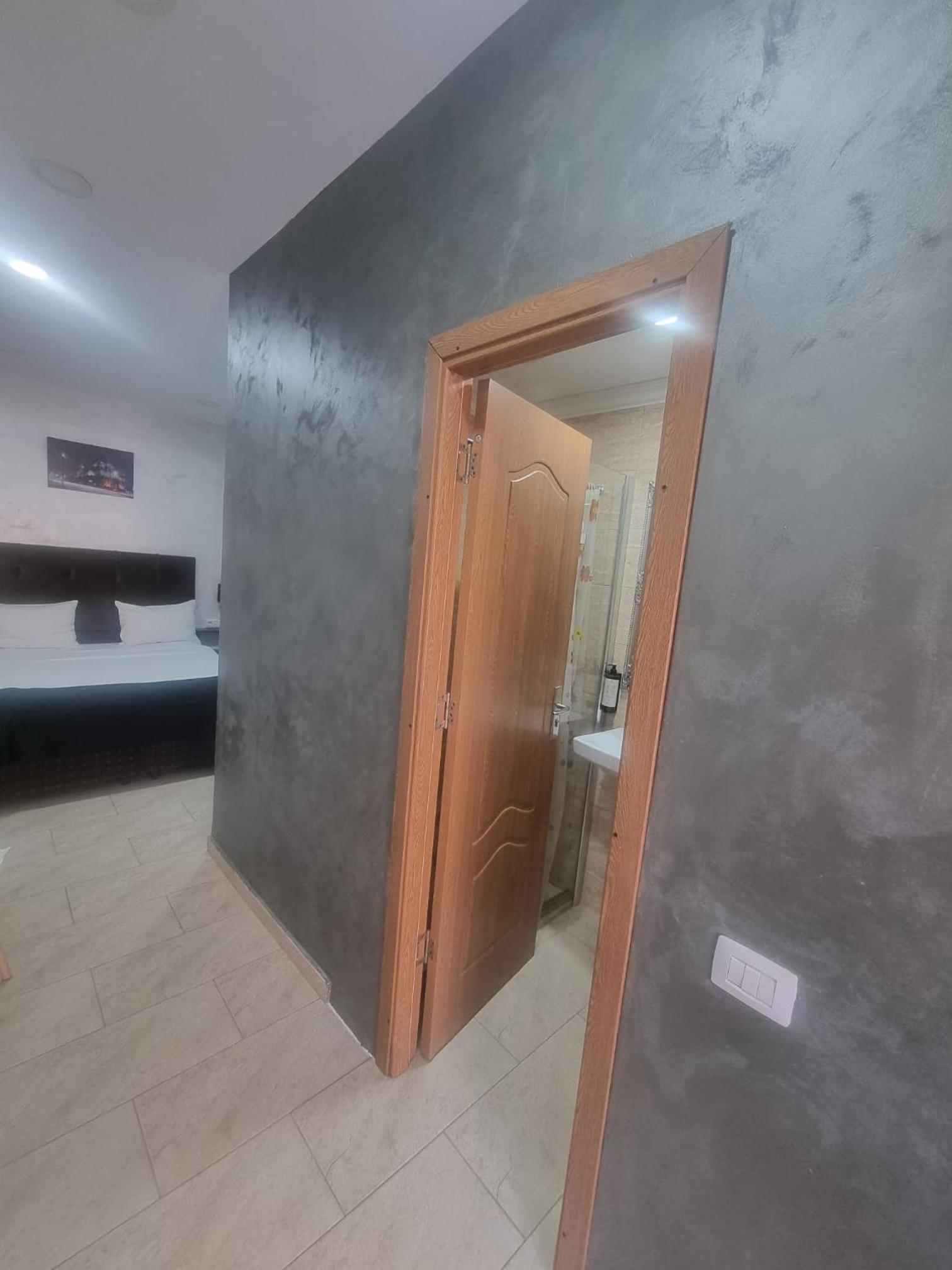 Small double - room 13, No parking space photo 2