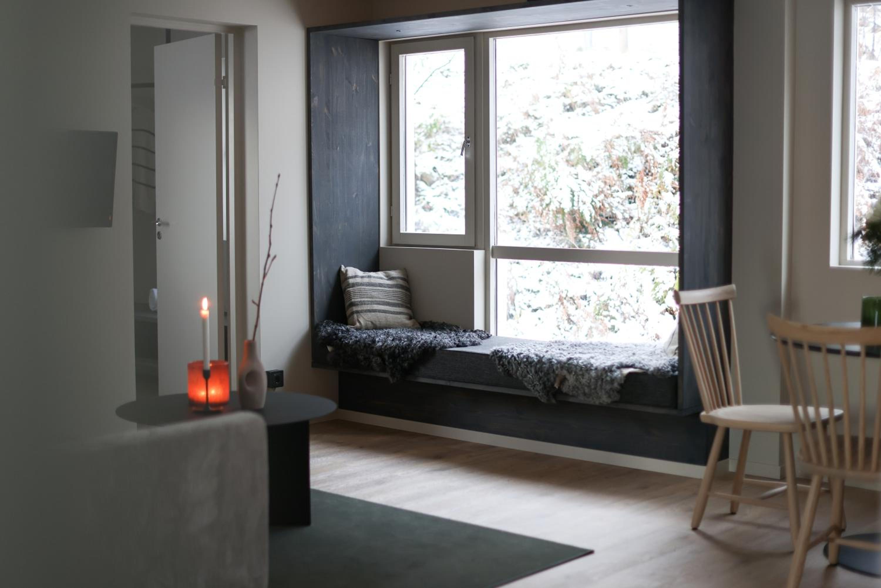 Three-Bedroom Deluxe Apartment - Photo 10