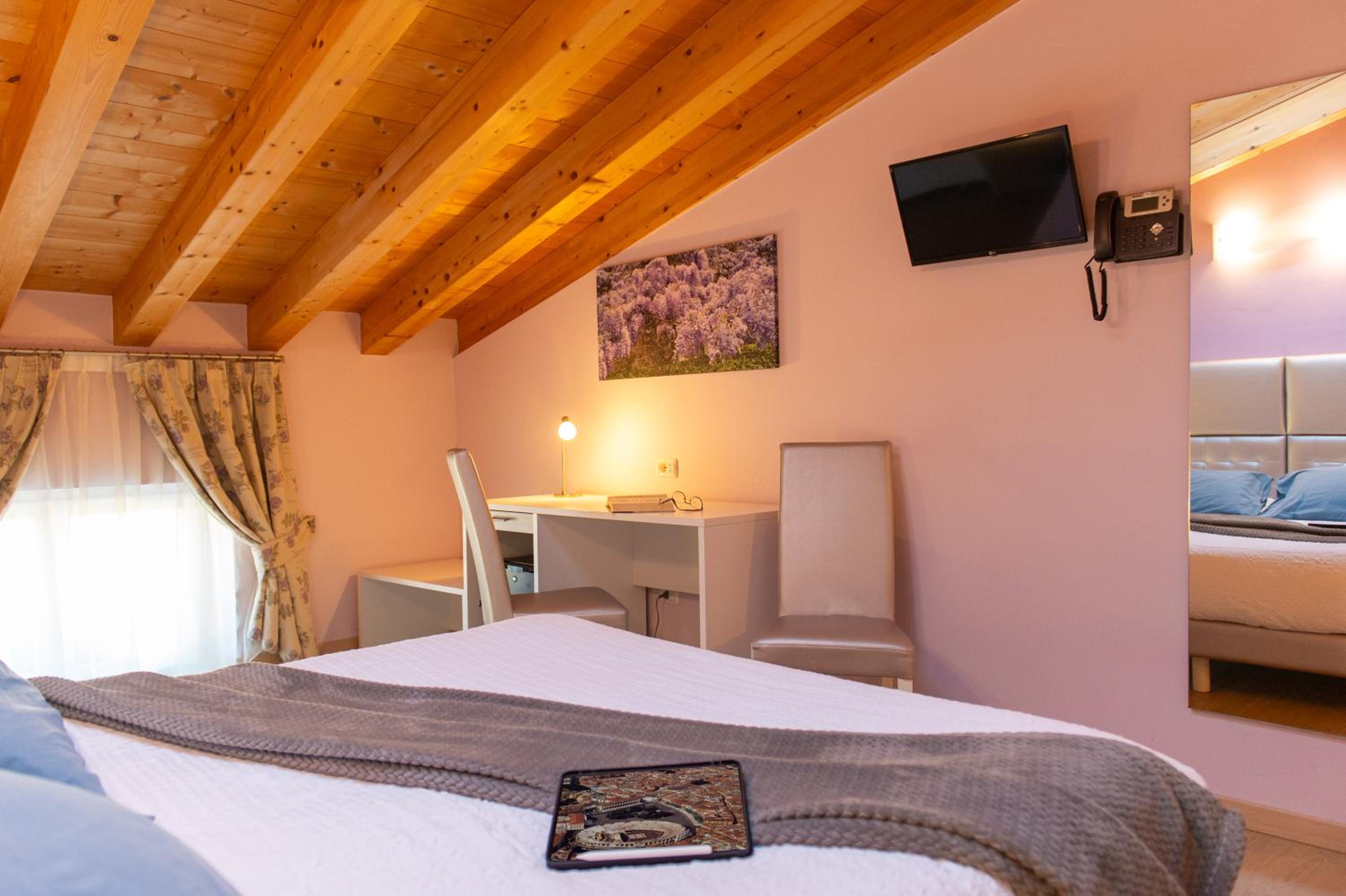 Superior Double or Twin Room - Photo 8