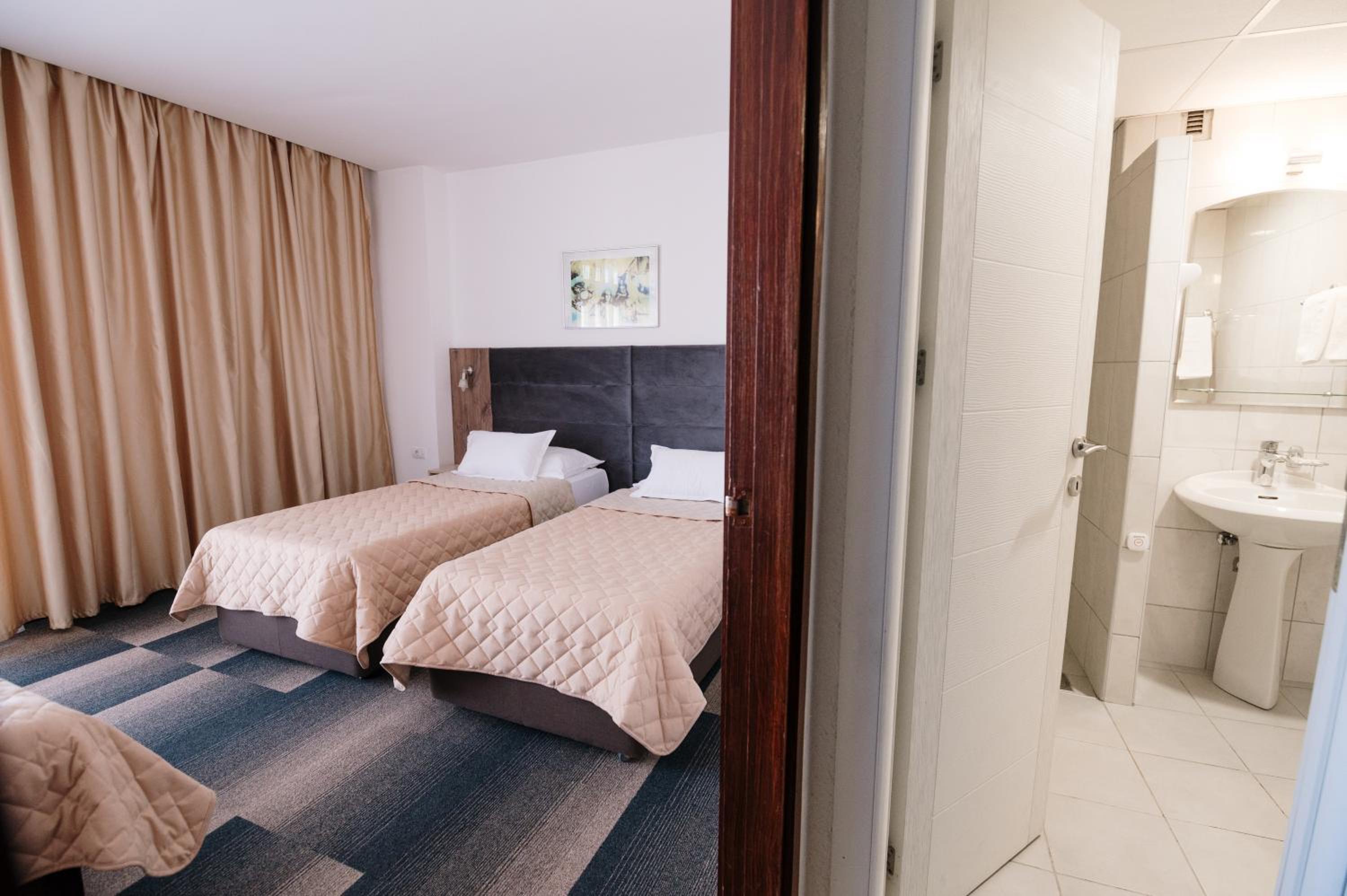 Triple Room - Photo 2