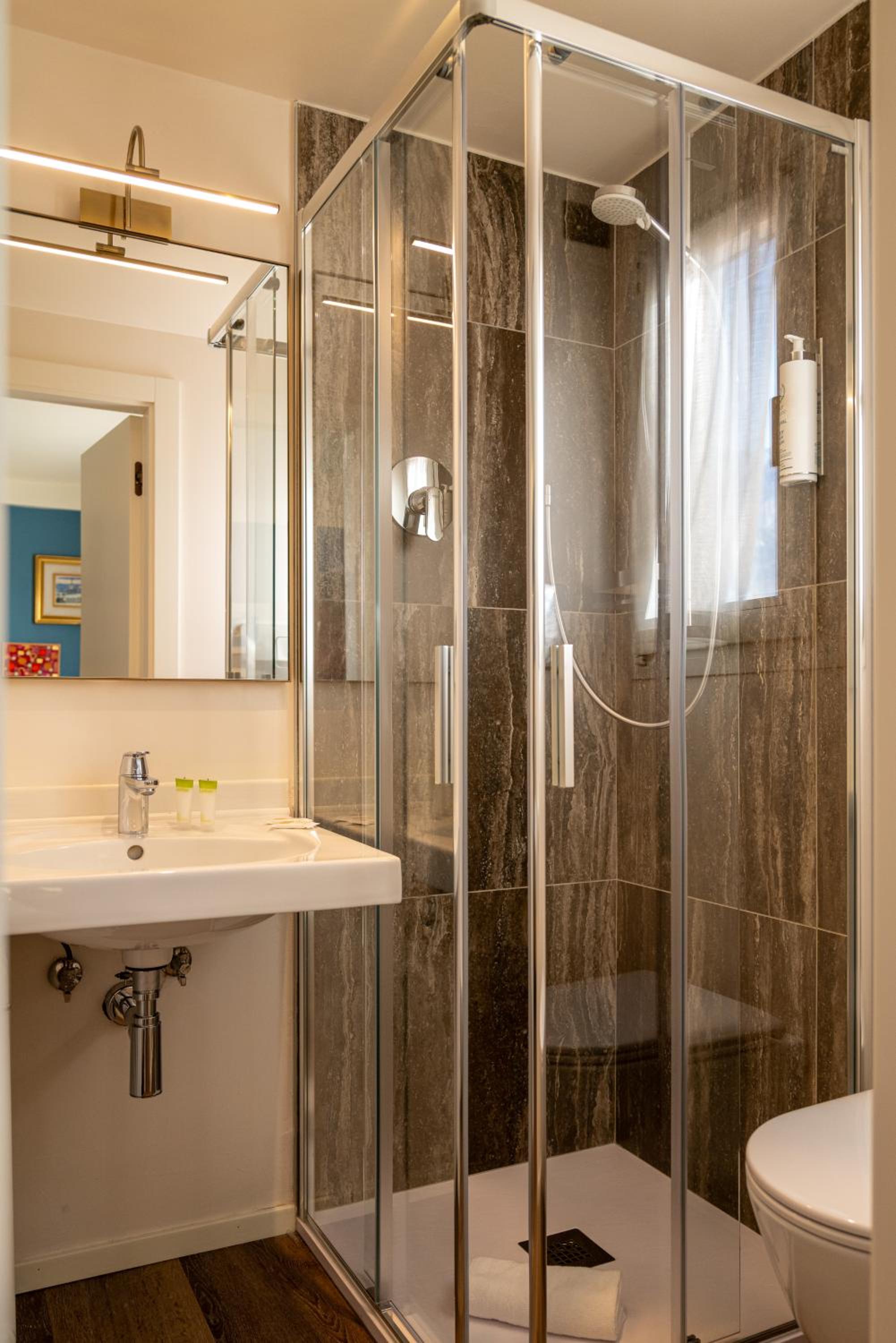Small Double or Twin Room photo 3