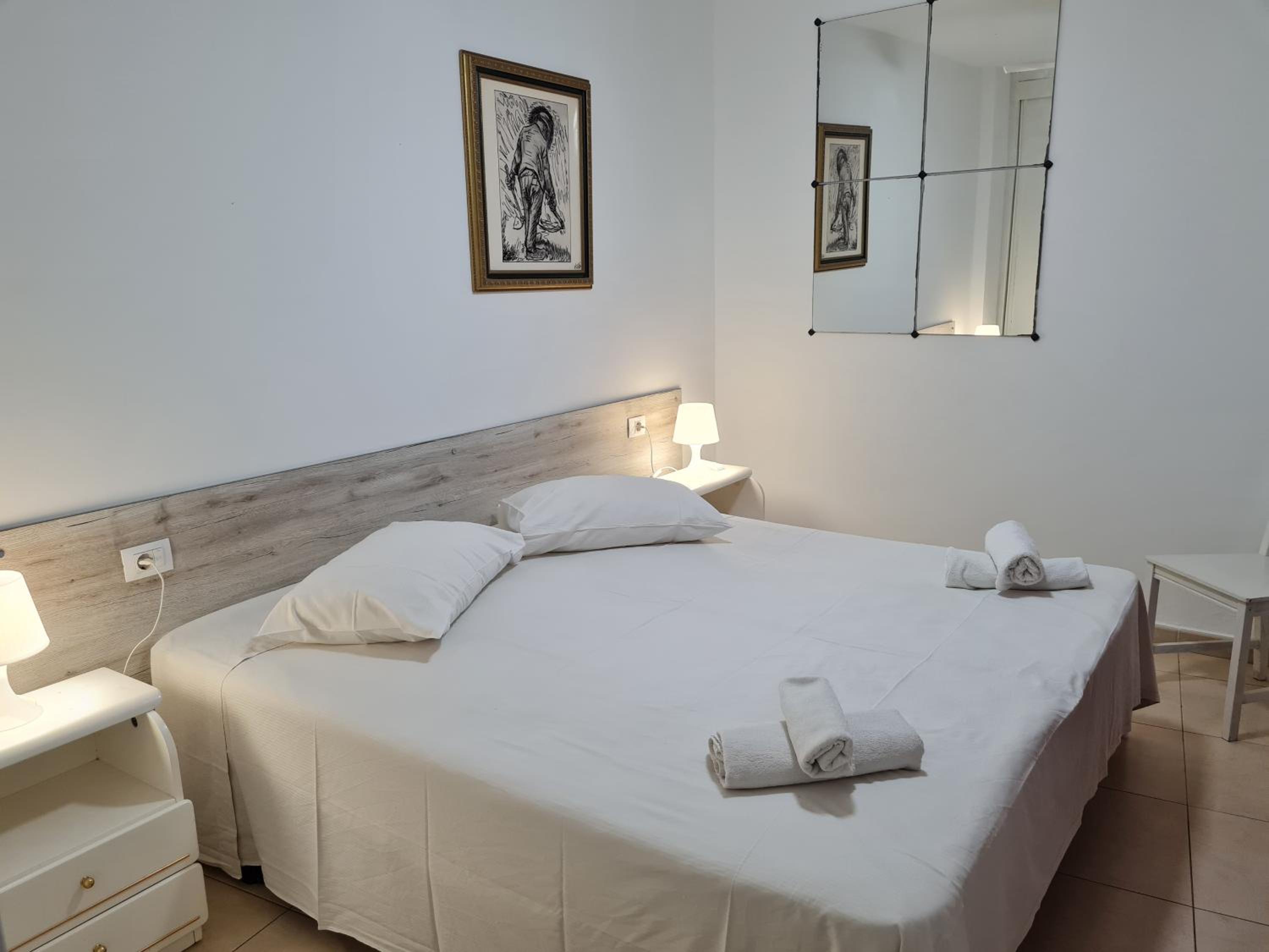 Habitación Doble con Baño Compartido