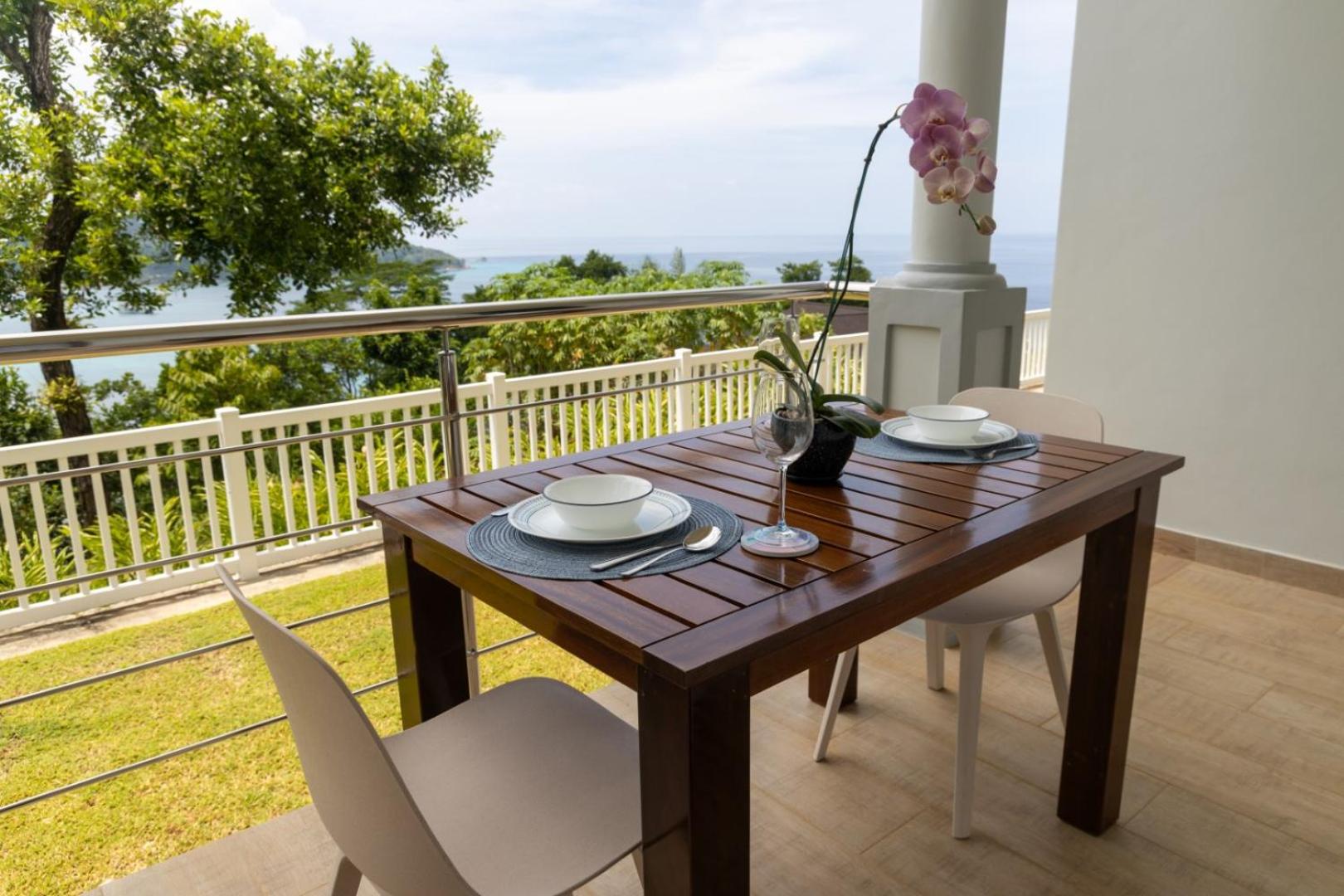 Deluxe One-Bedroom Apartment With Ocean View photo 3
