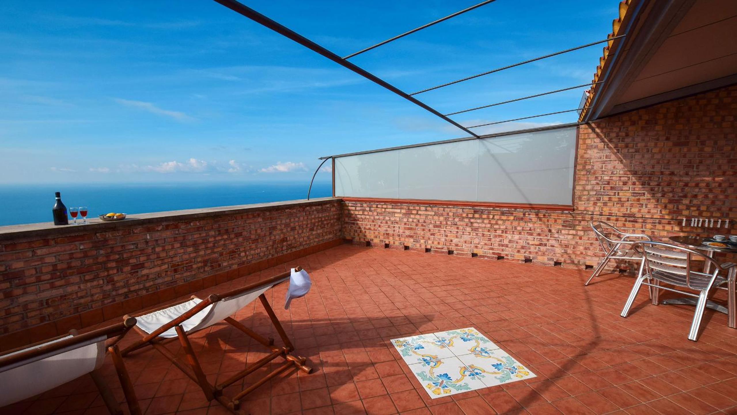 Quadruple Room with Sea View photo 3