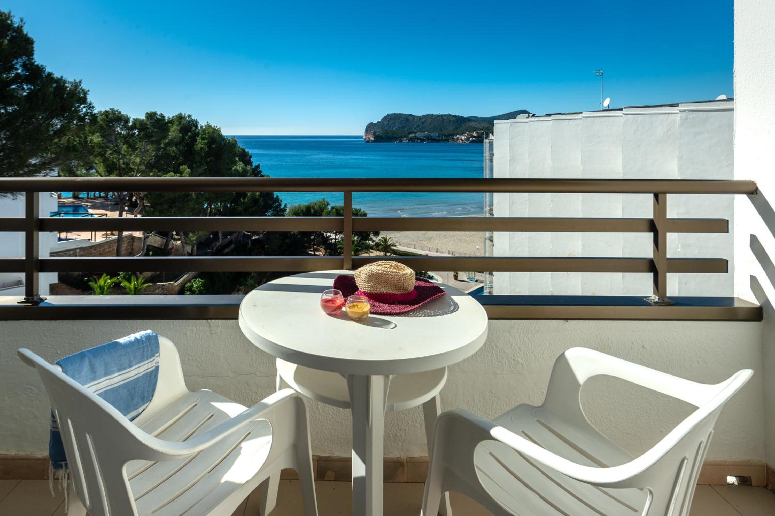Twin Room with Side Sea View - Photo 8
