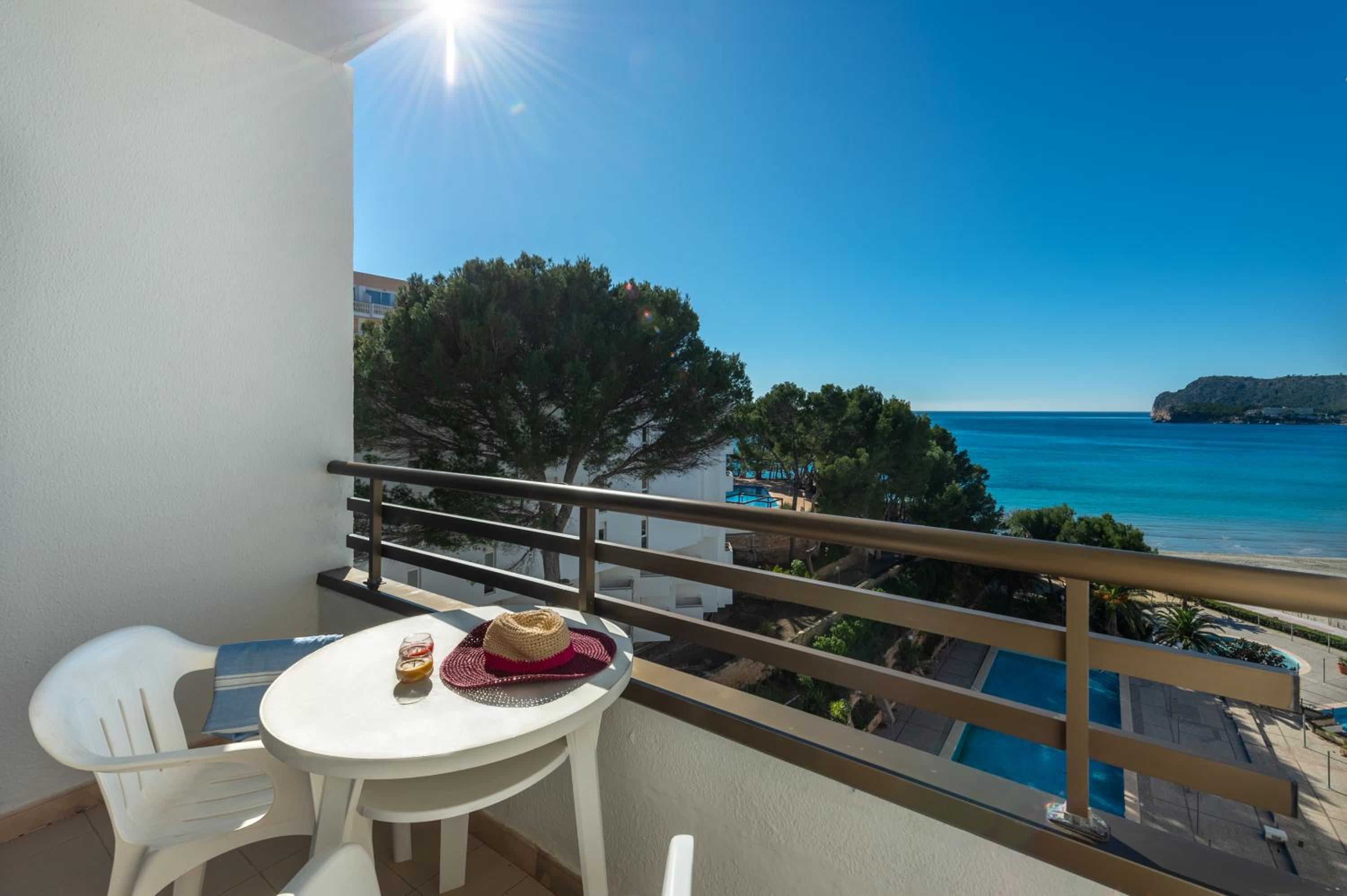 Single Room with Sea View thumbnail 5