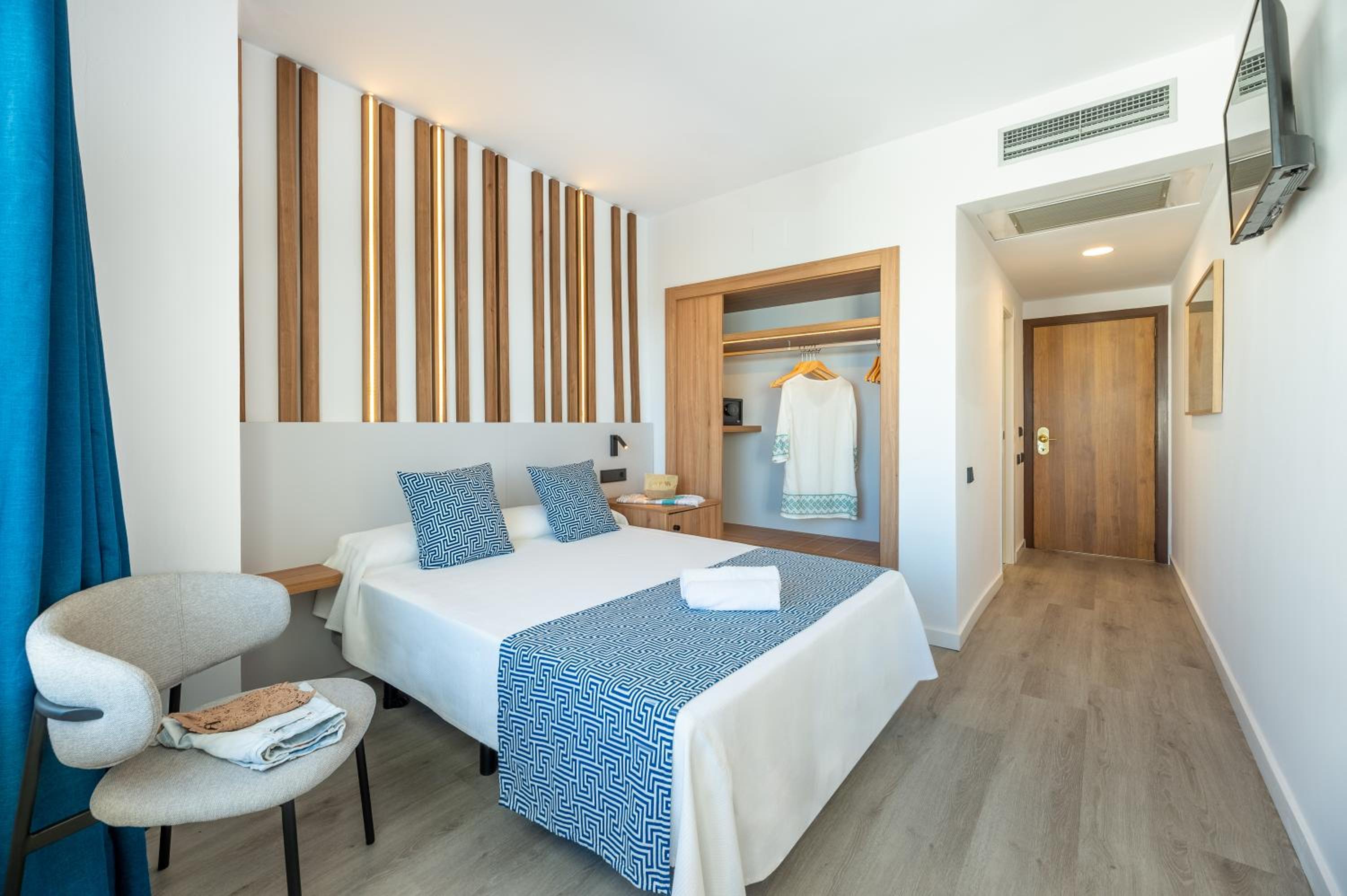 Single Room with Sea View thumbnail 6