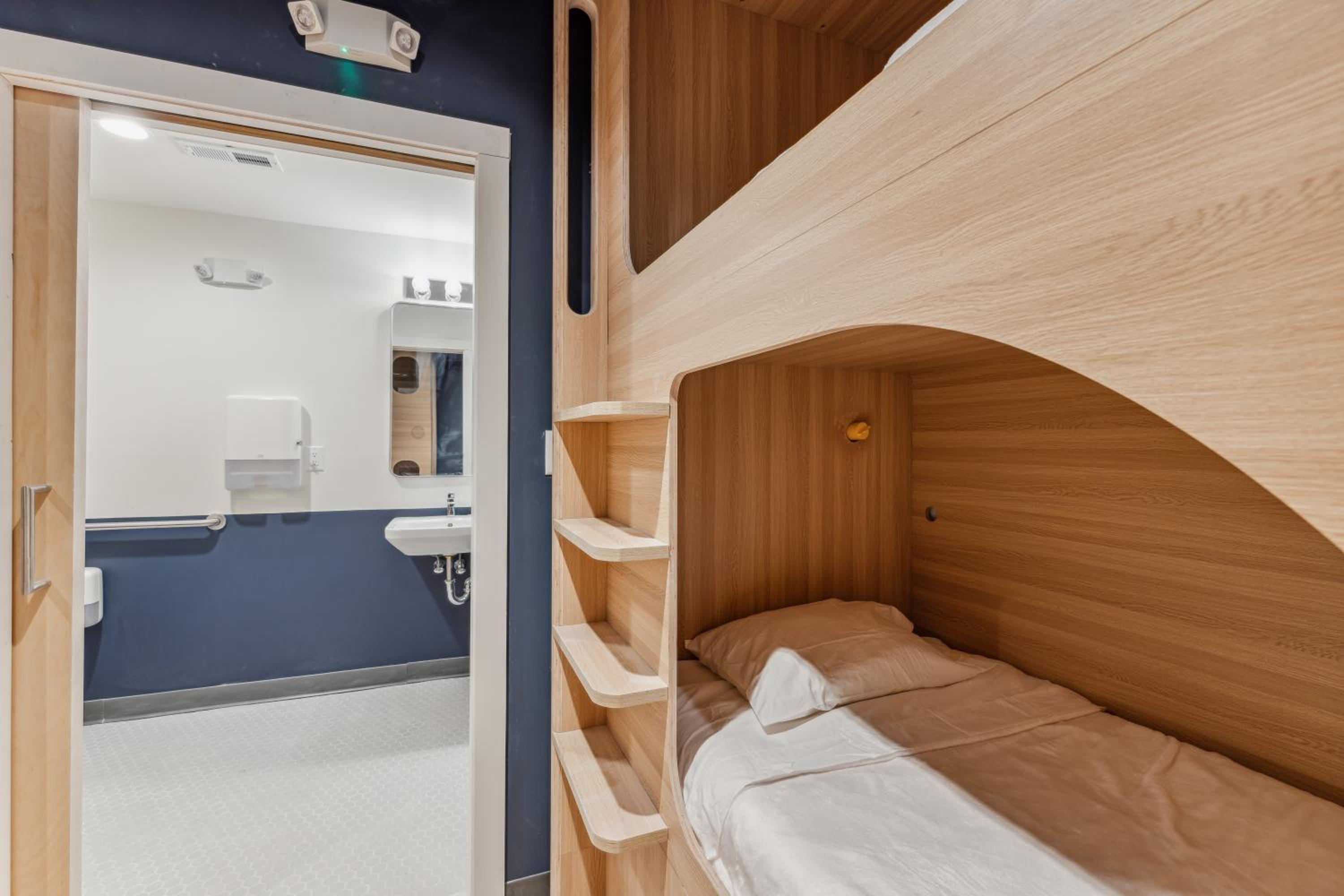 Bed in 4-Bed Mixed Dormitory Room photo 1