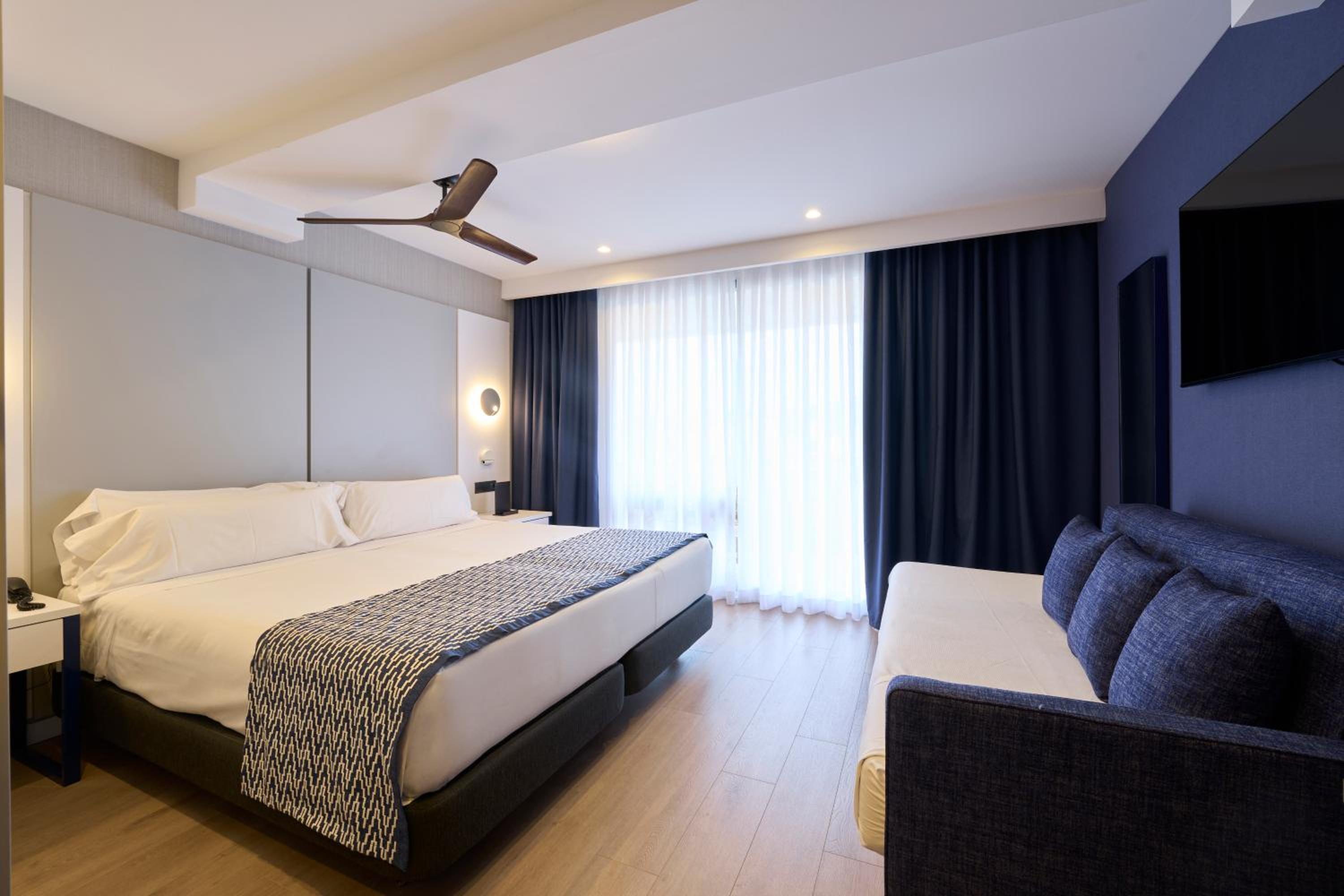 Premium Triple Room  - Photo 1