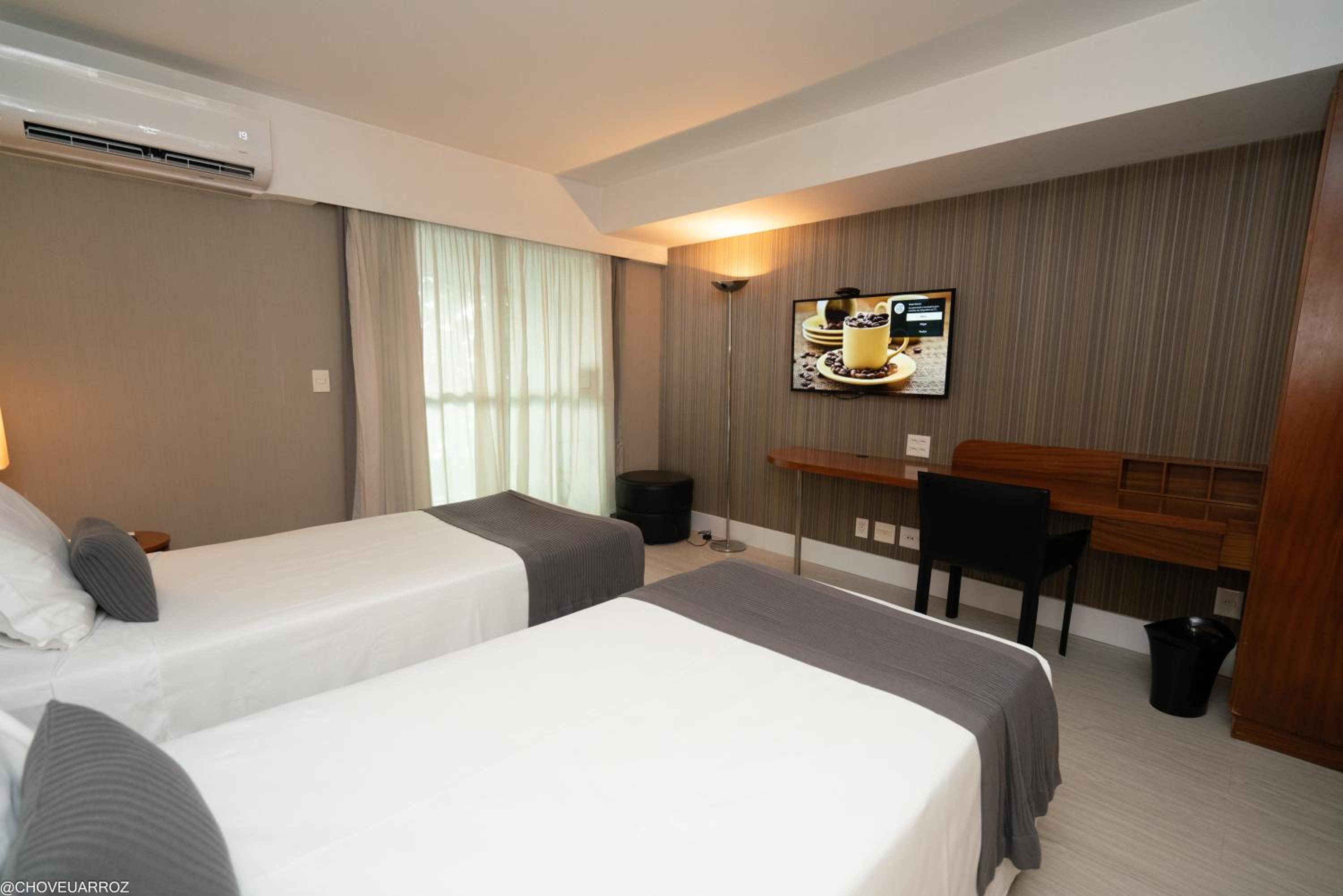 Two-Bedroom Suite with Internal View - Photo 7