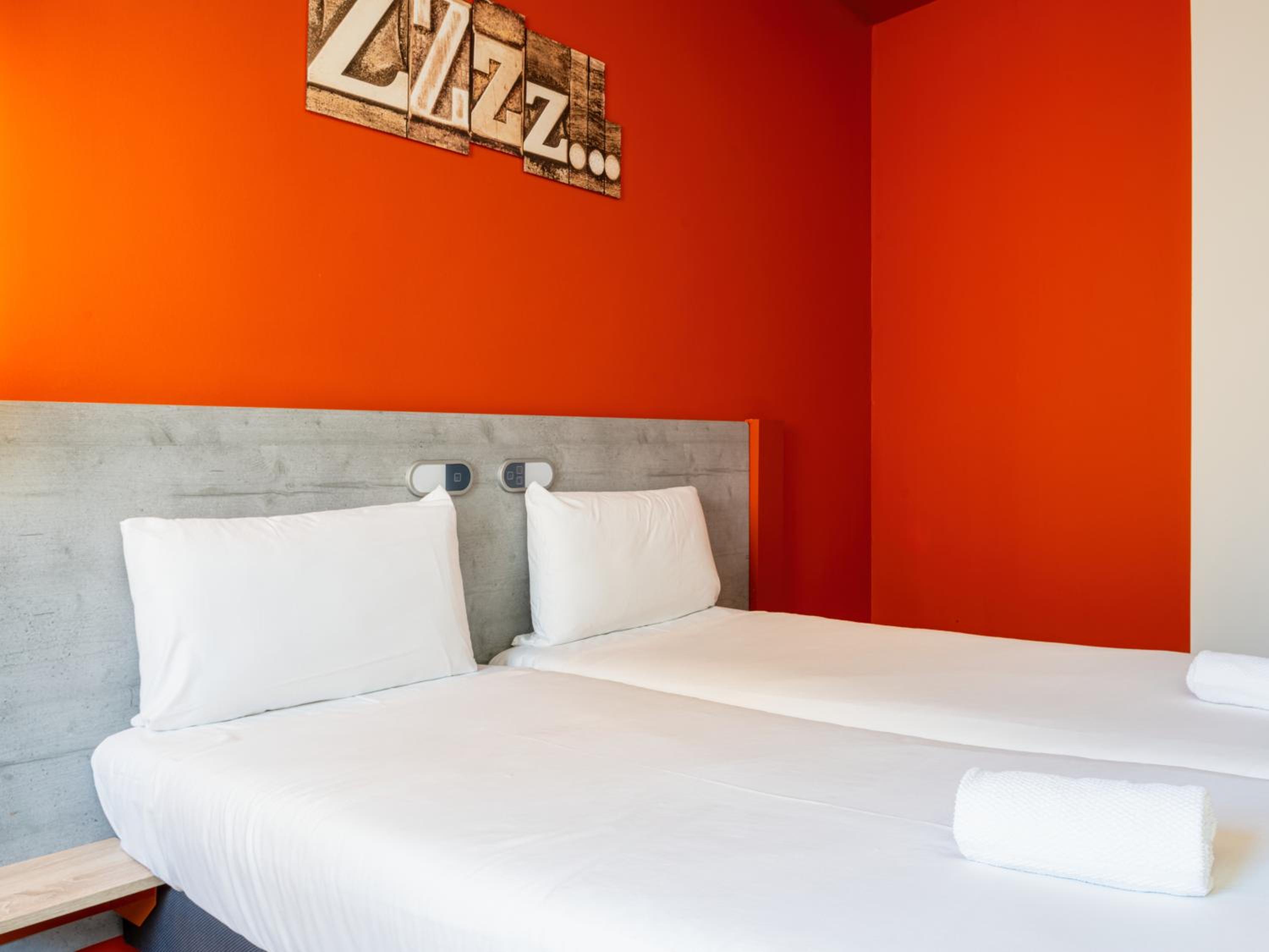 Standard  Twin Room - Photo 5