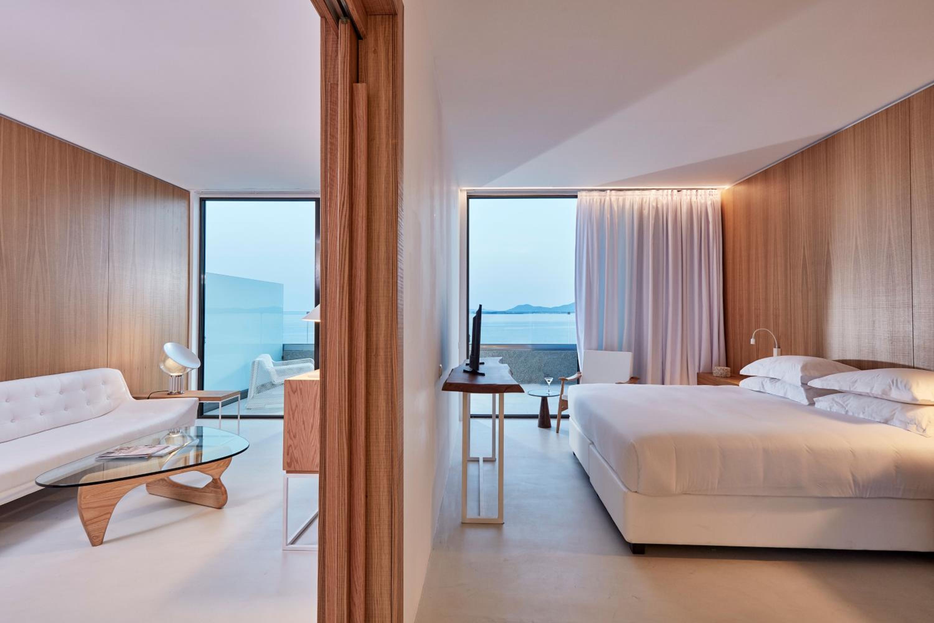 One Bedroom Suite Sea View