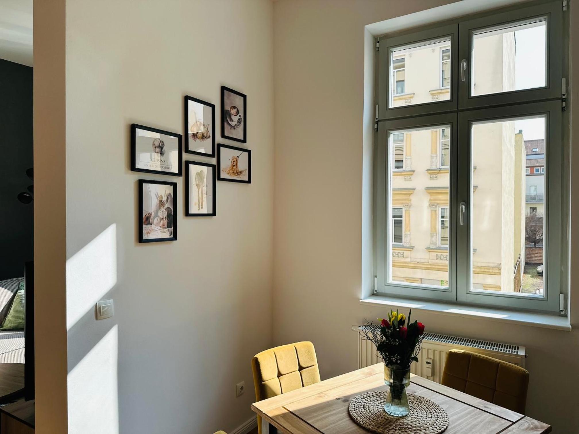 Apartment with Balcony photo 3