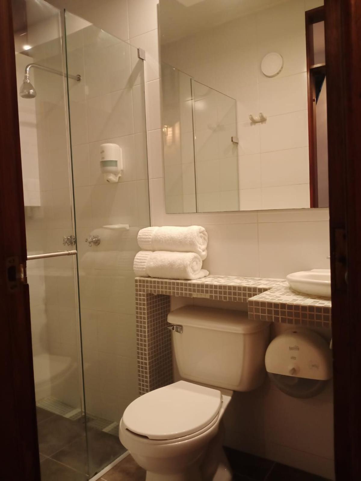 Queen Room photo 2