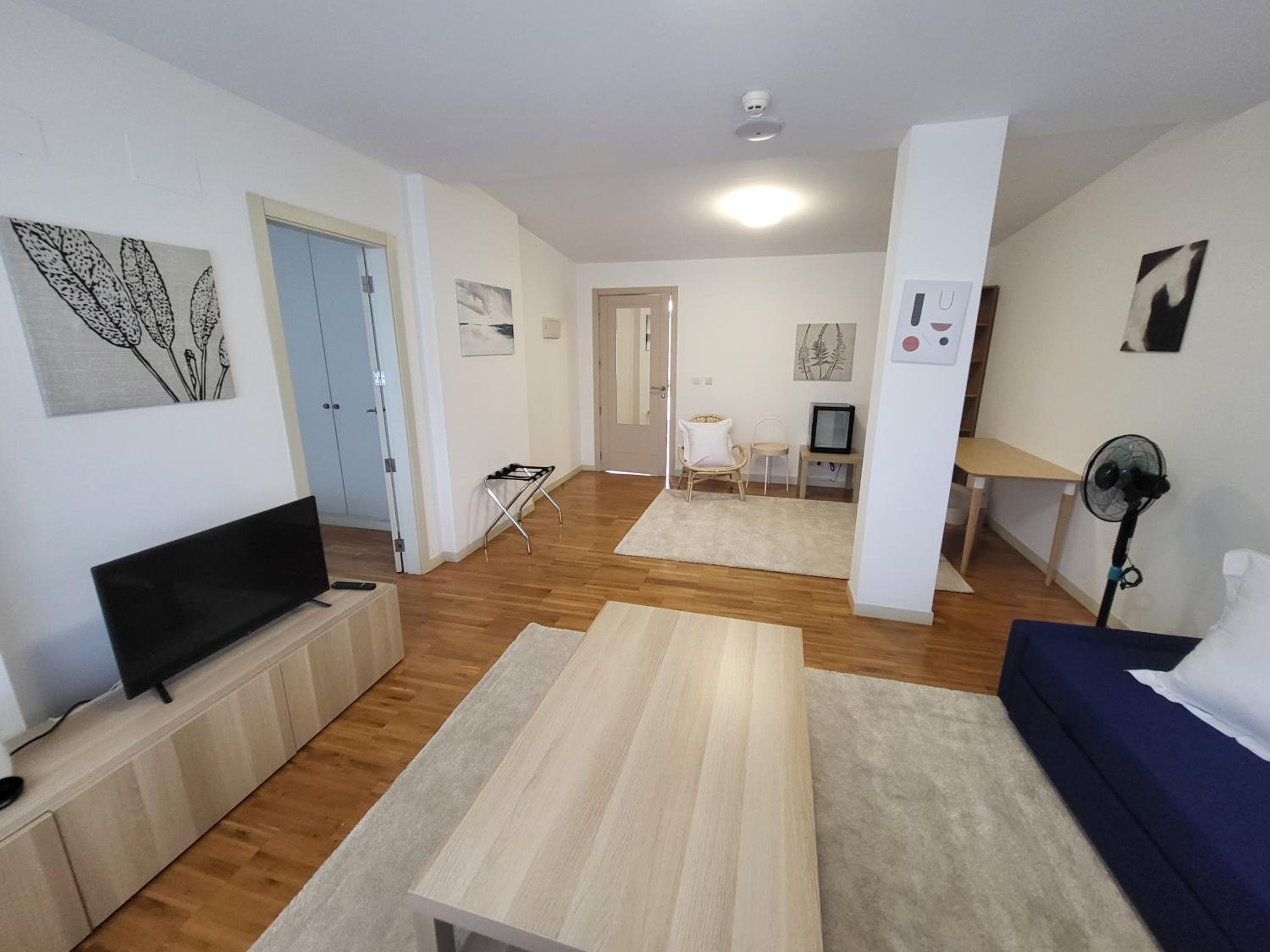 Family Room - Photo 6