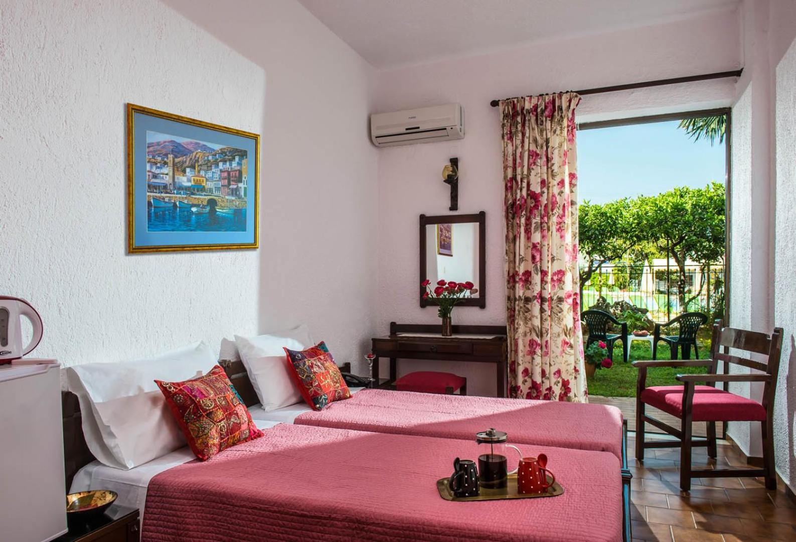 Standard Twin Room with Garden View photo 1