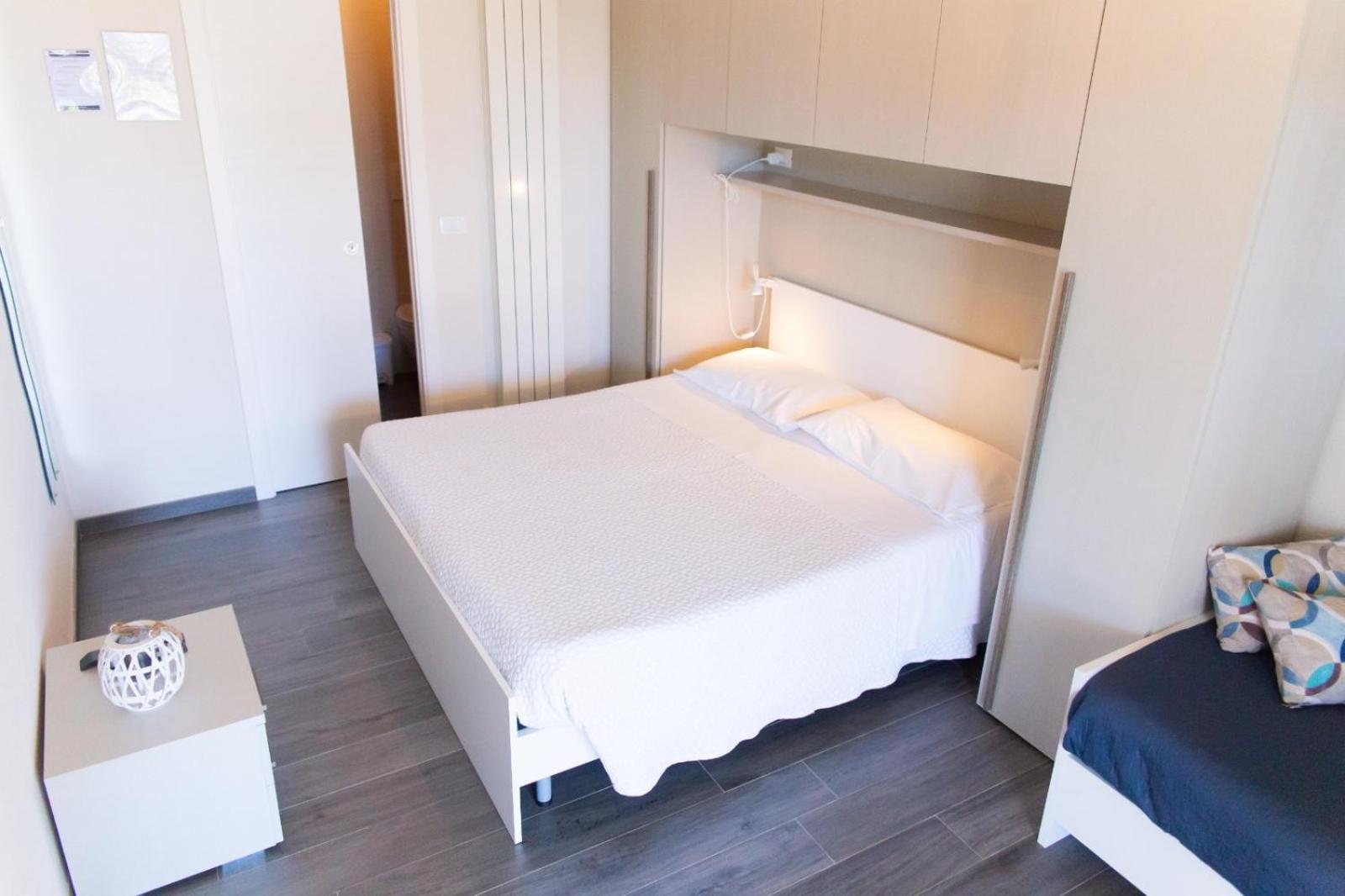 Double or Twin Room with Extra Bed - Photo 5