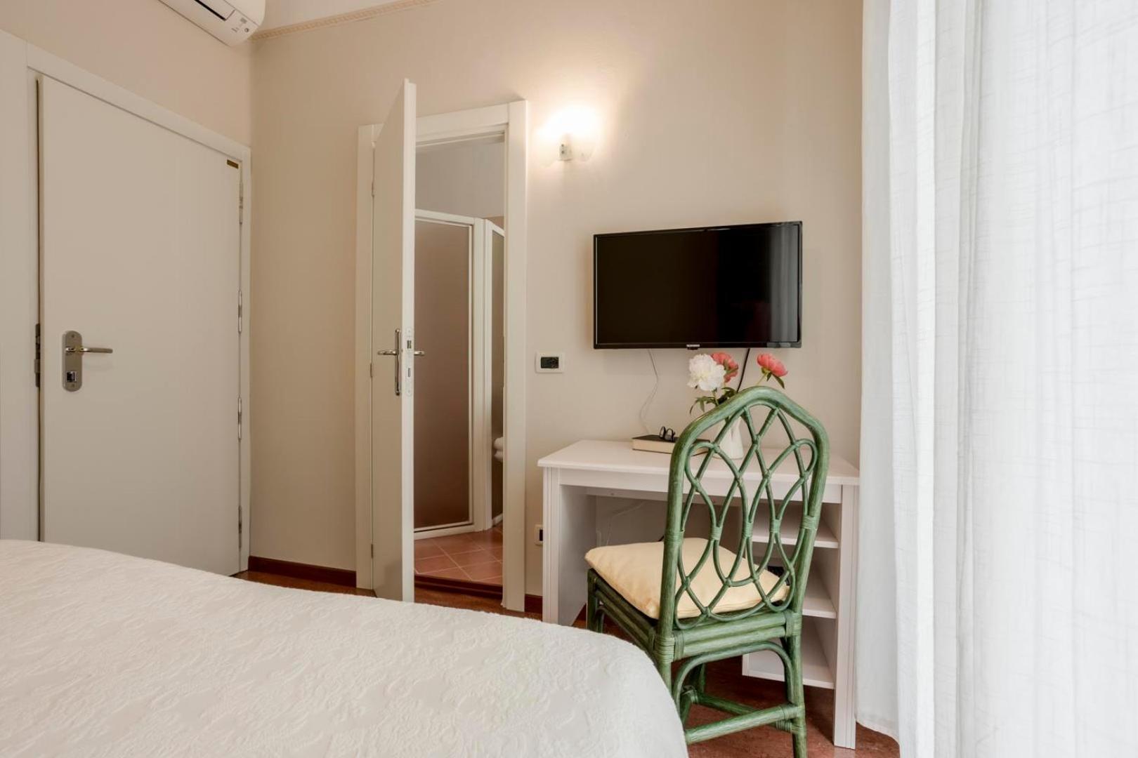 Double Room - Photo 2
